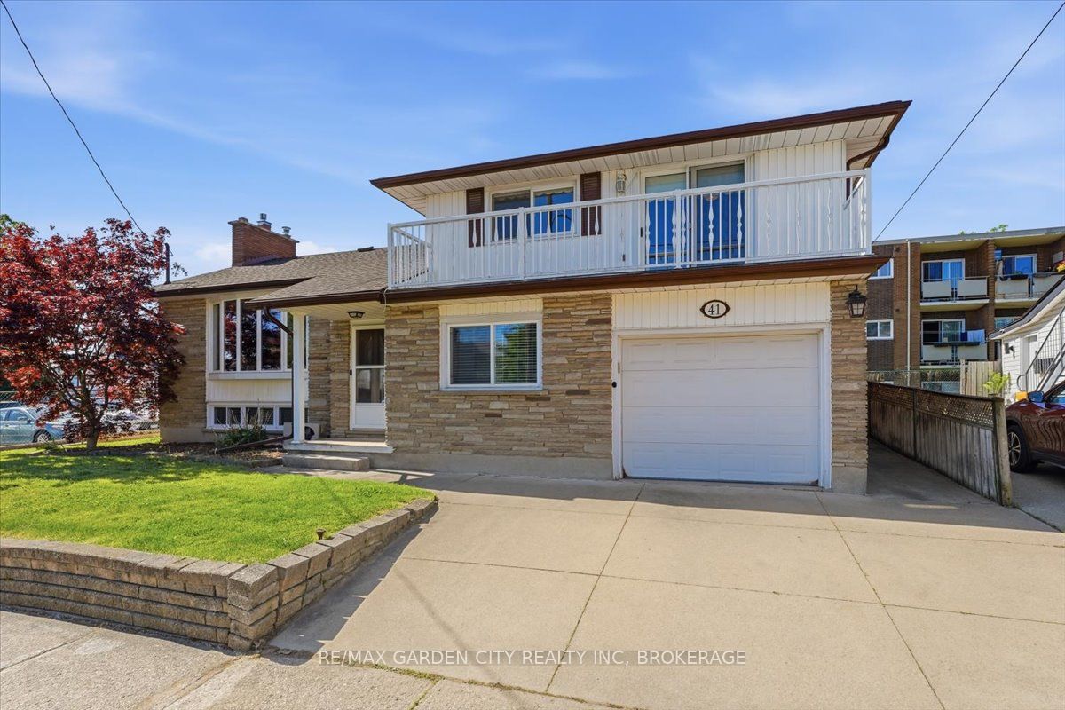 41 Albert Street W