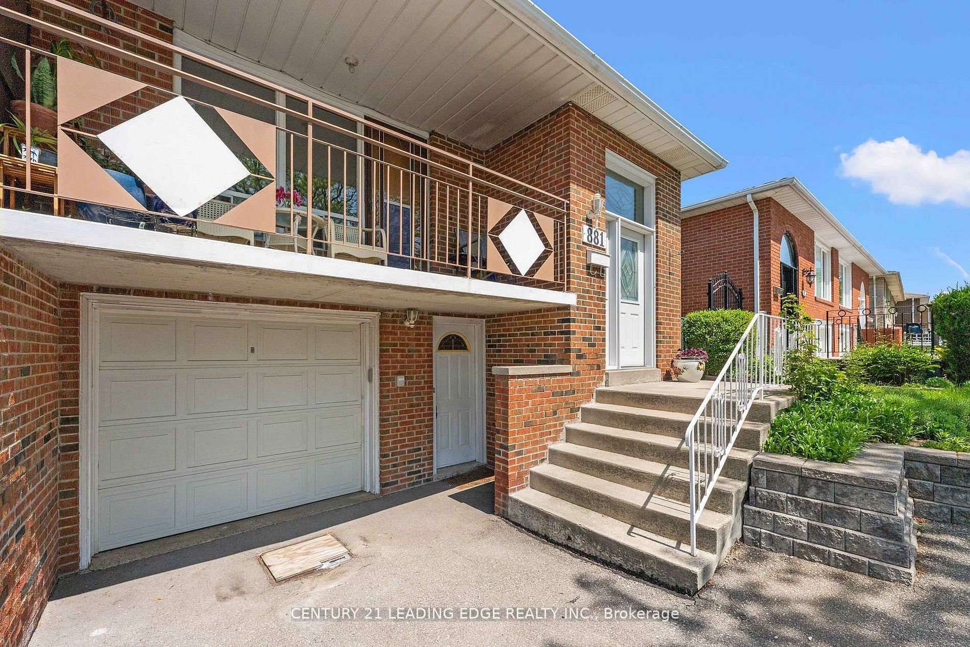 881 Blairholm Avenue