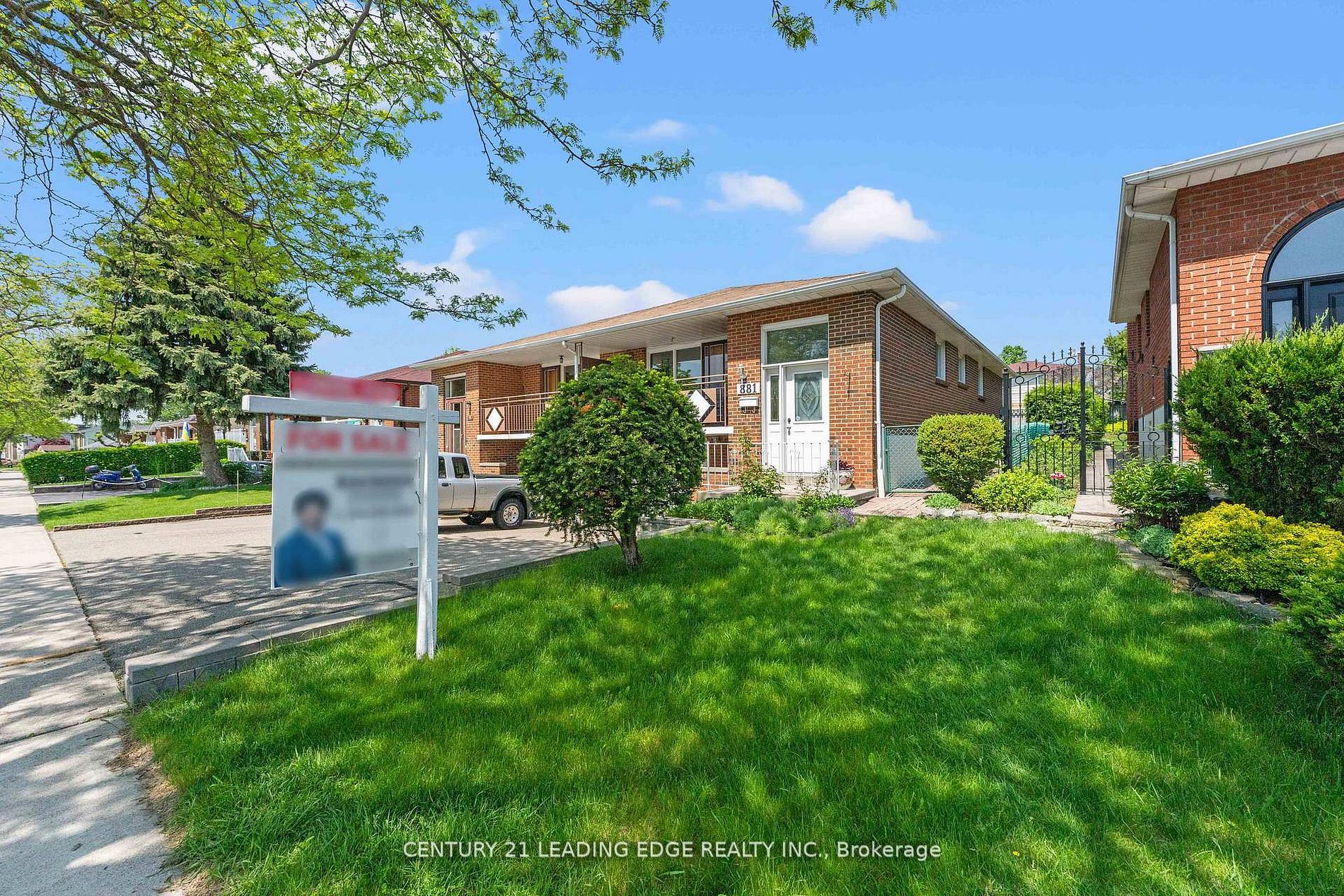 881 Blairholm Avenue