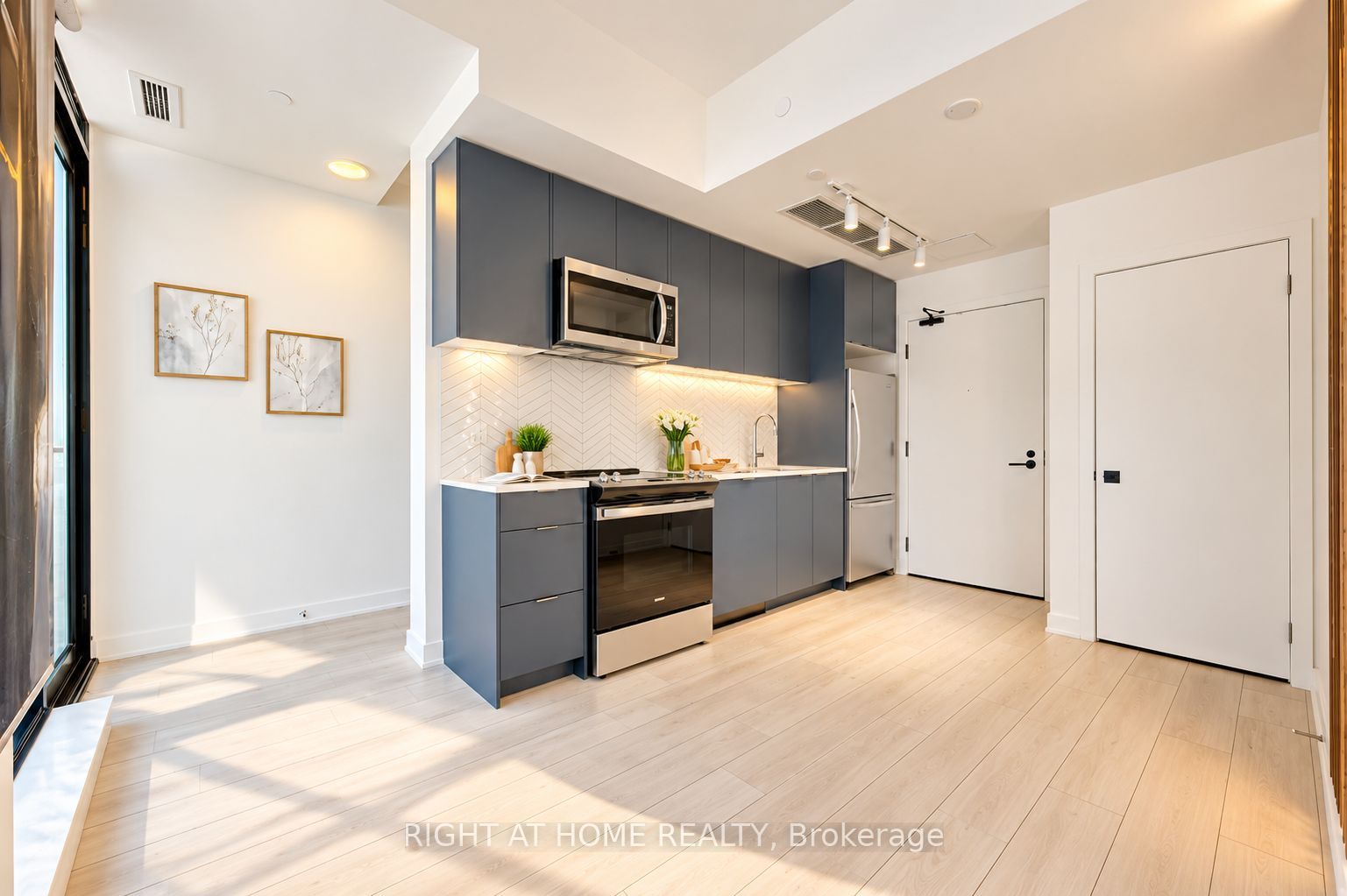 1612 CHARLES Street 138