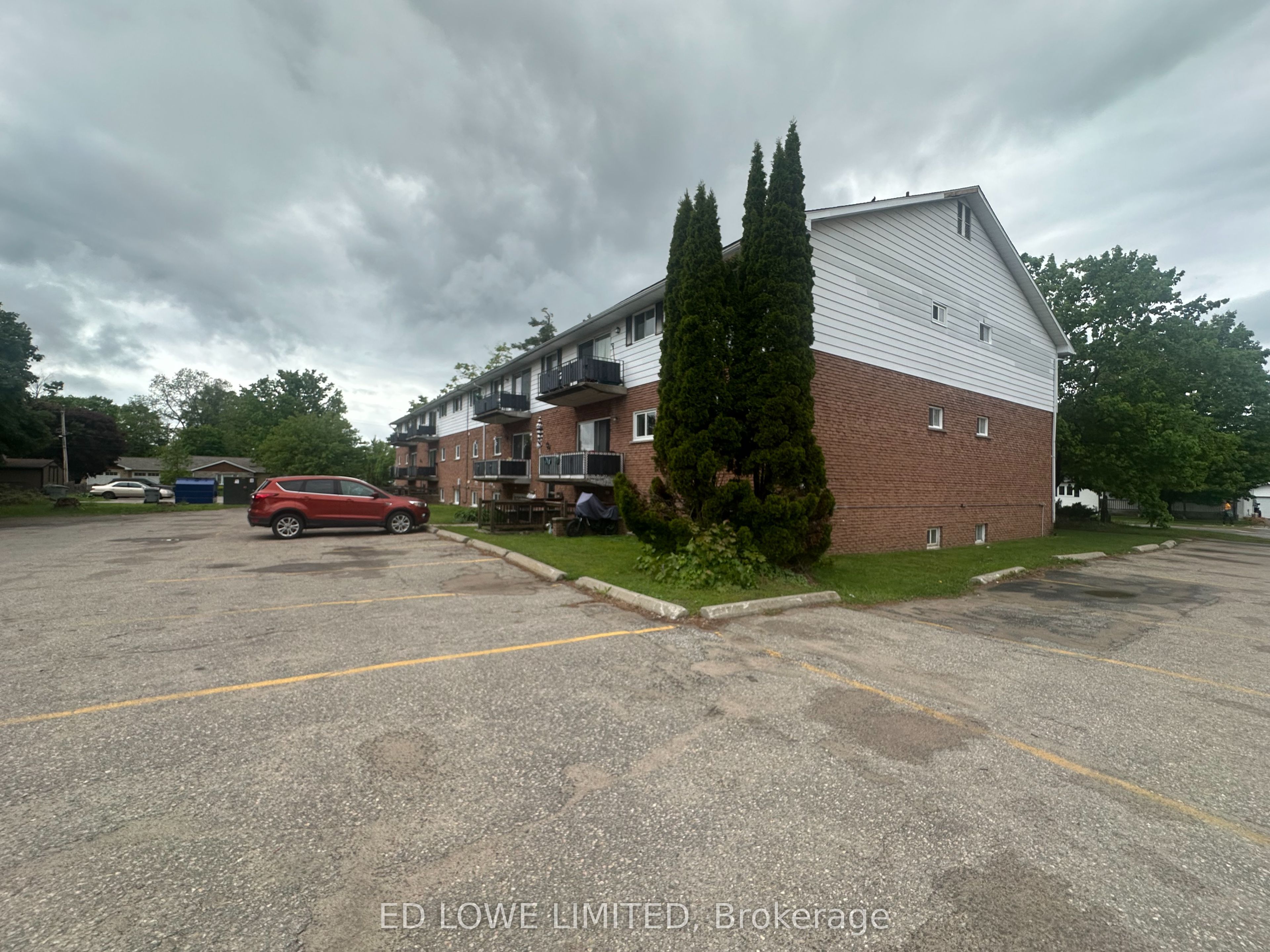 105 Winewood Avenue W
