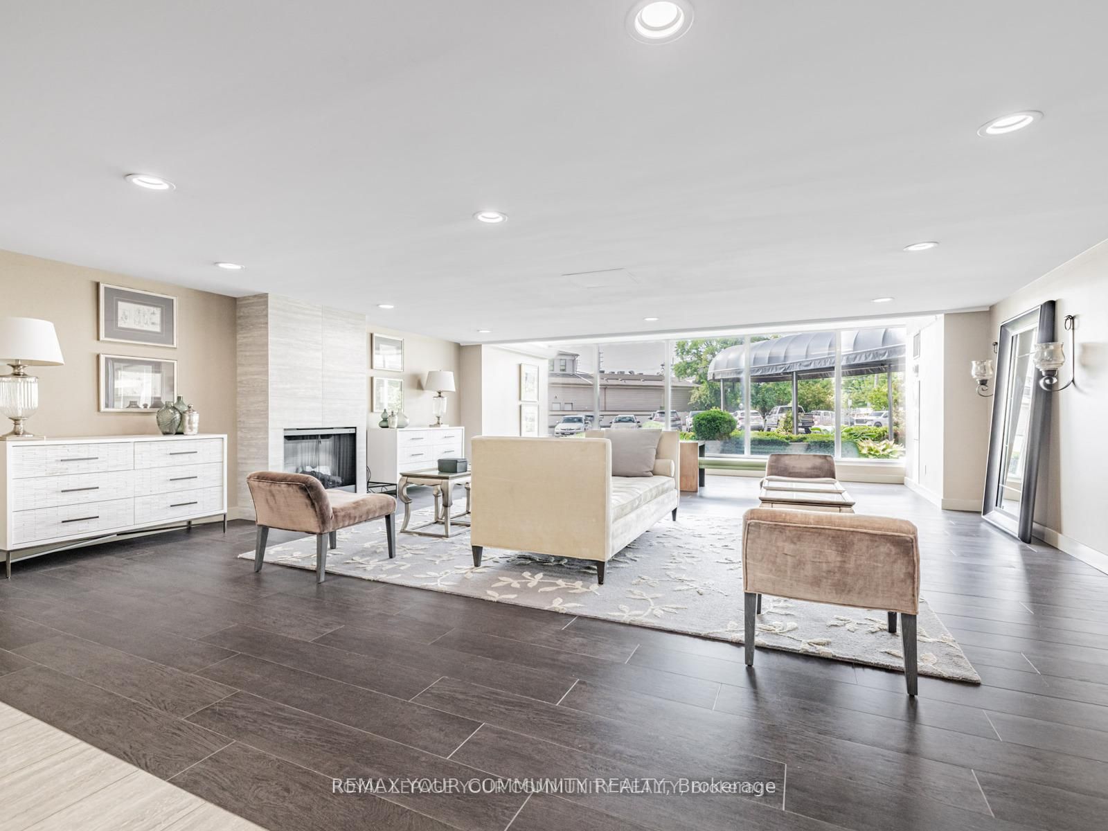 7811 Yonge Street 508