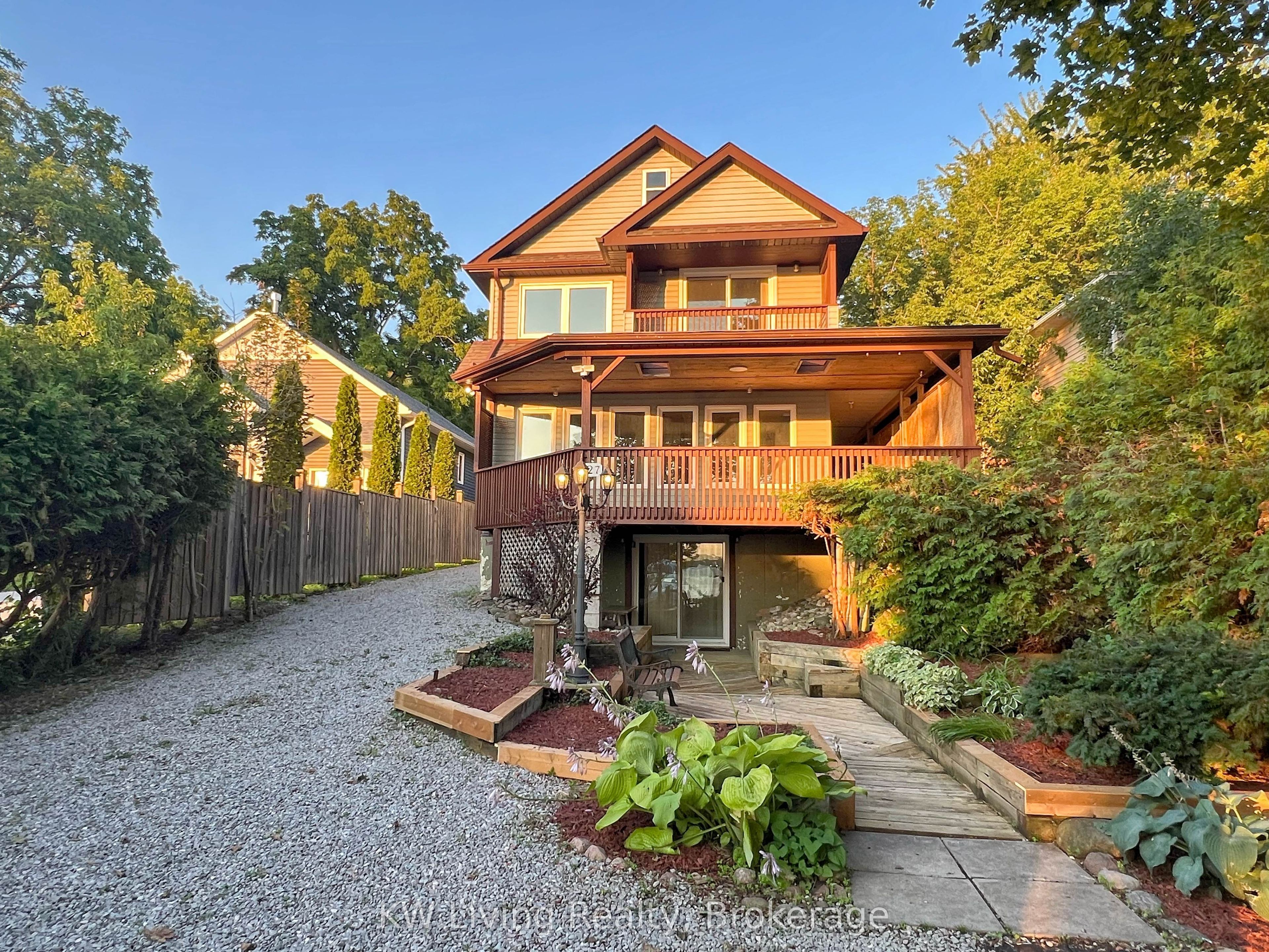 127 Lake Drive N