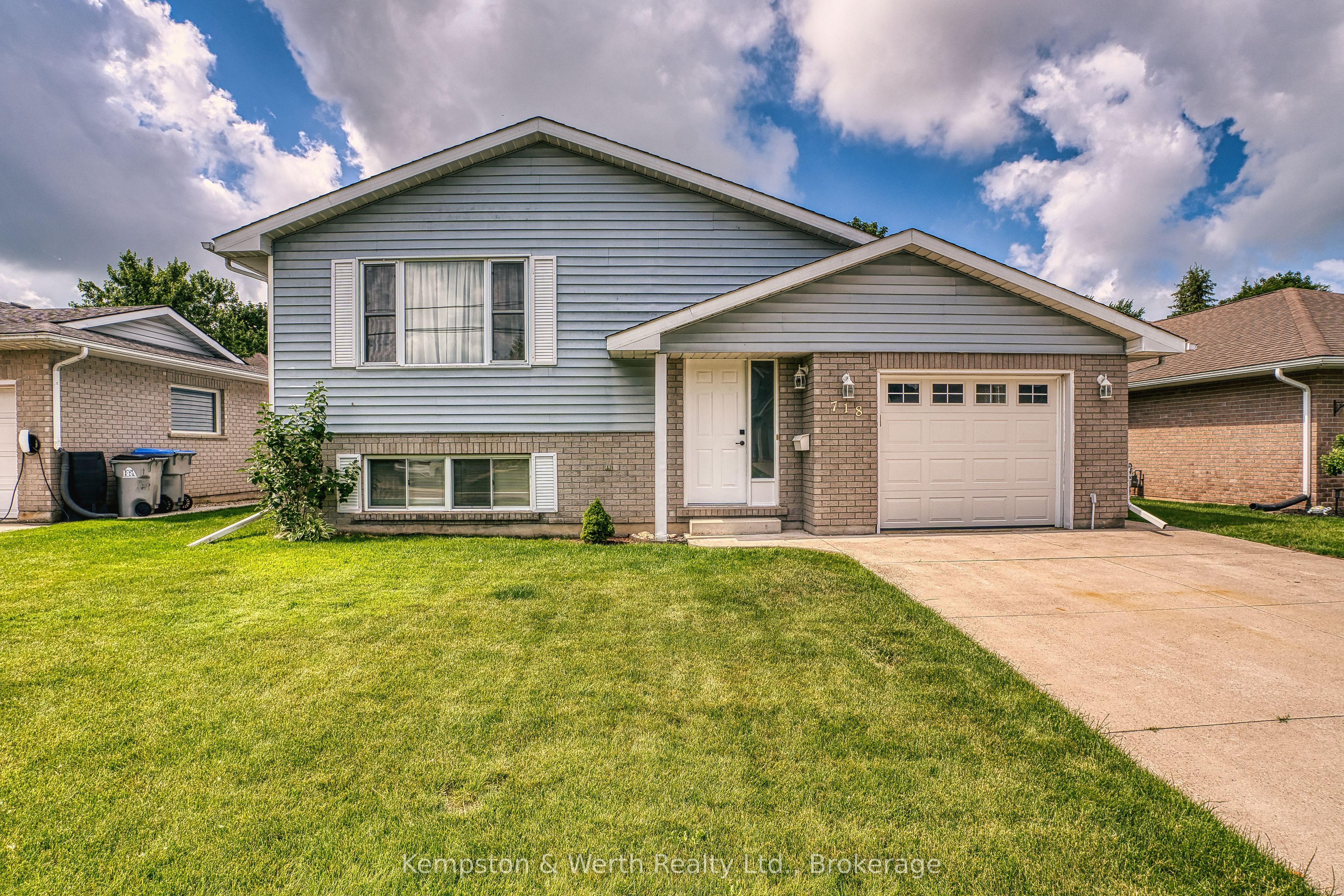 718 Edgar Street W