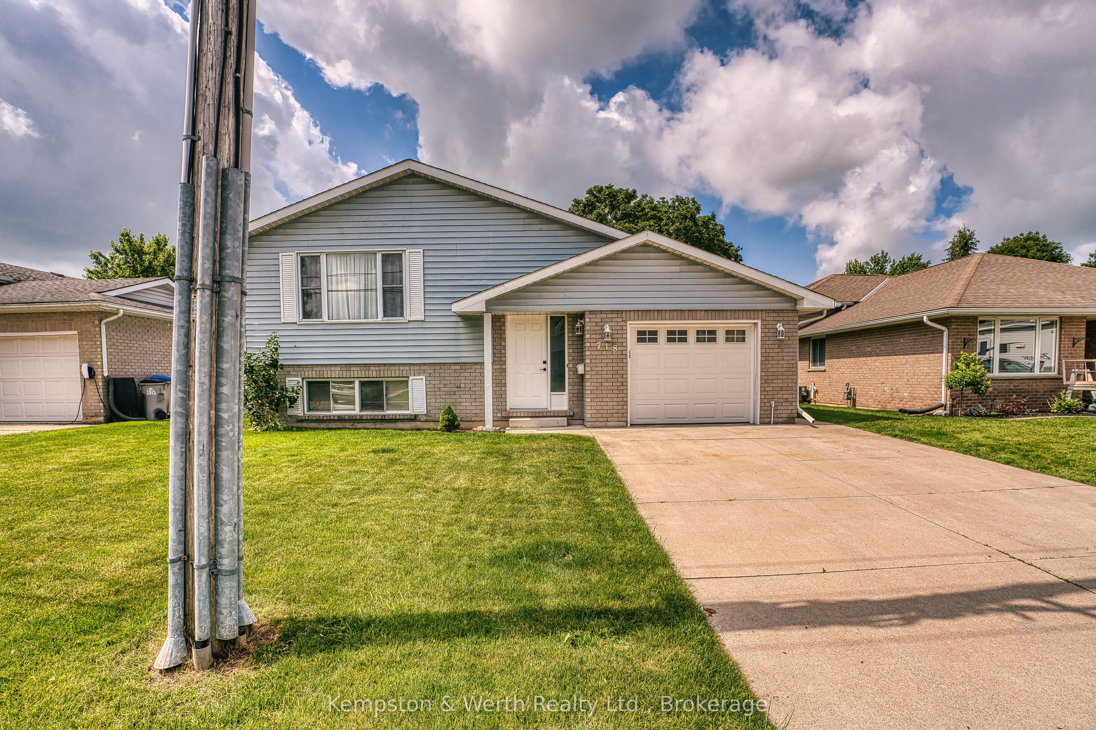 718 Edgar Street W