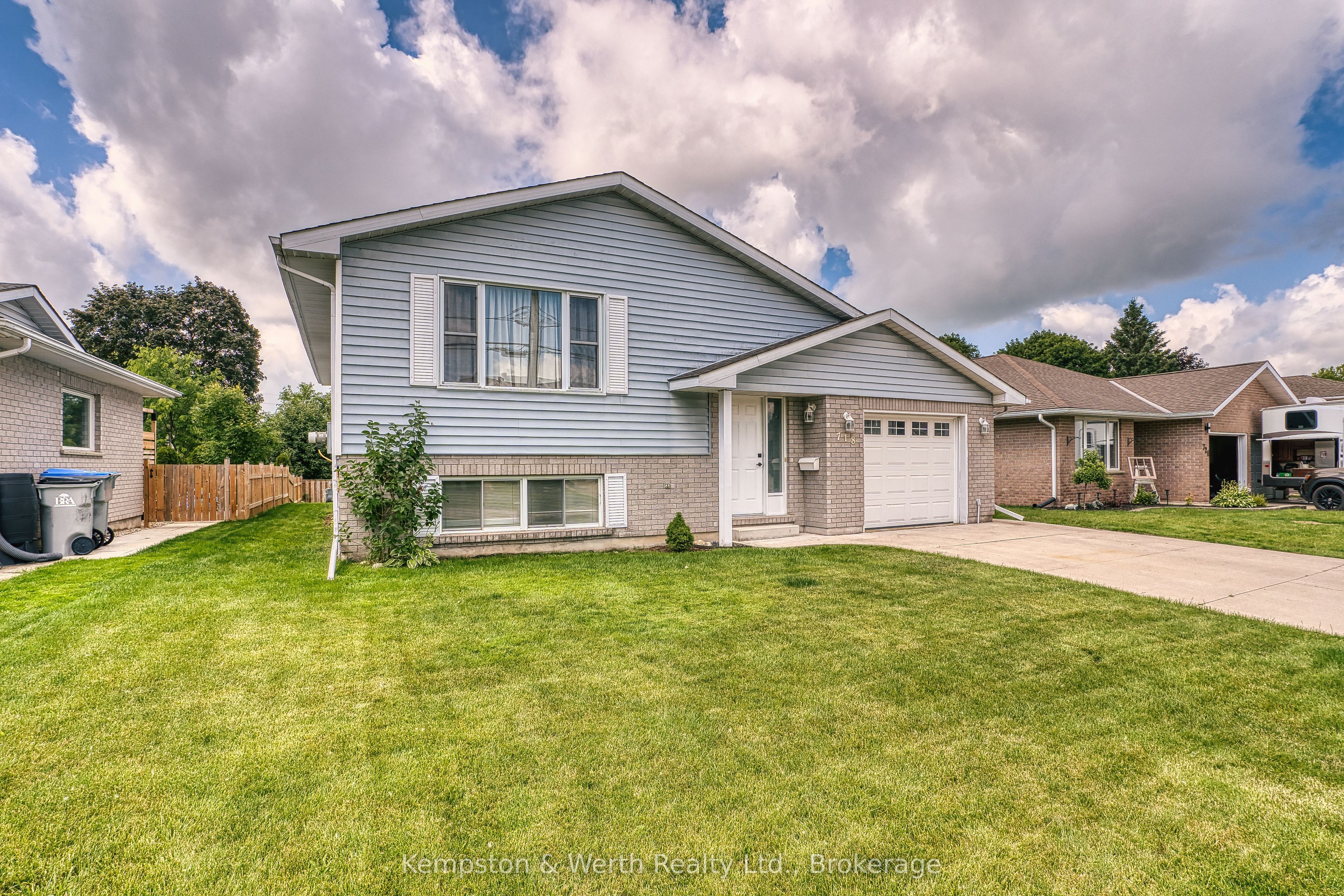 718 Edgar Street W