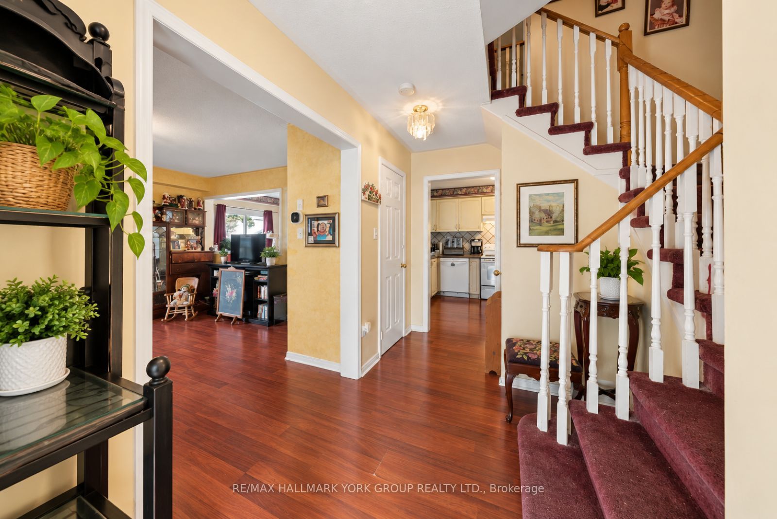 537 Walpole Crescent