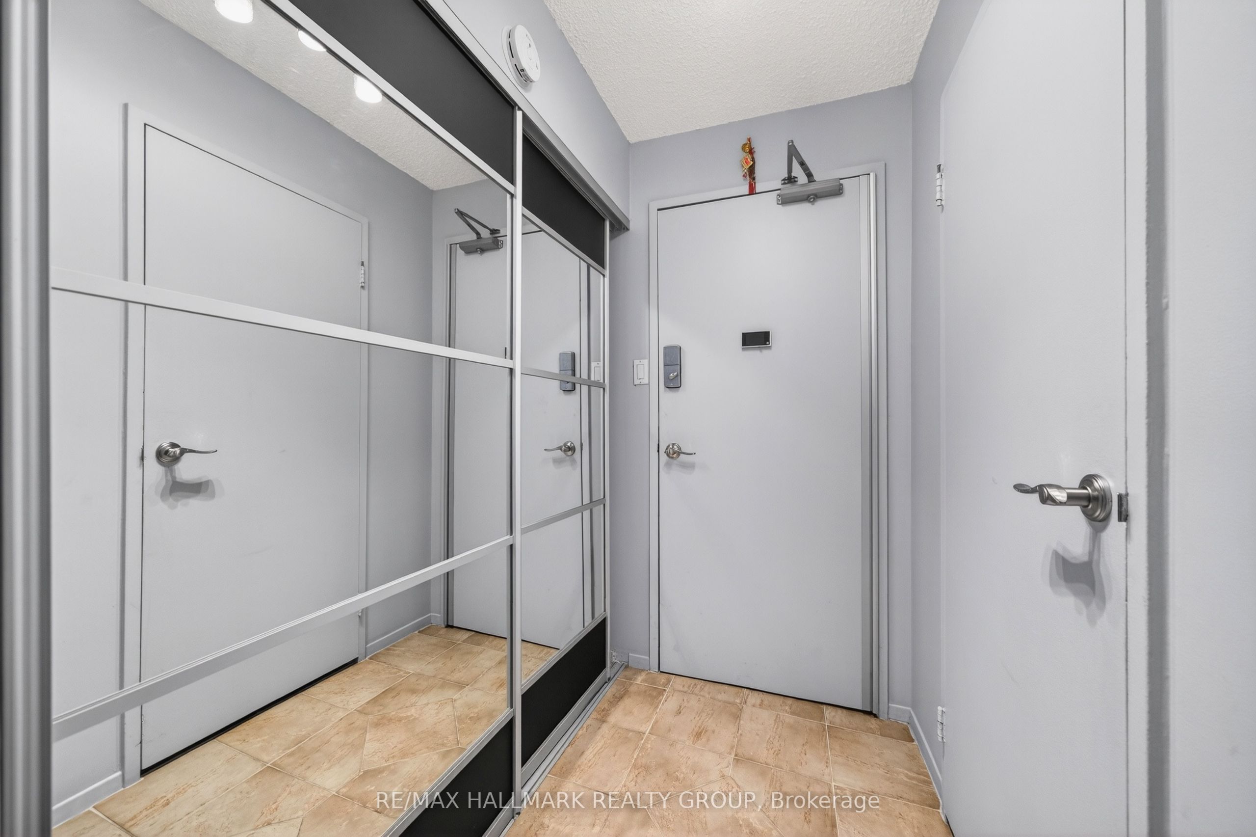 158 A McArthur Avenue 404