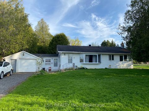 25 Sharon Boulevard East Gwillimbury ON L0G 1V0