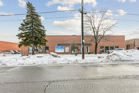 1020 Stacey Court Mississauga ON L4W 2X8