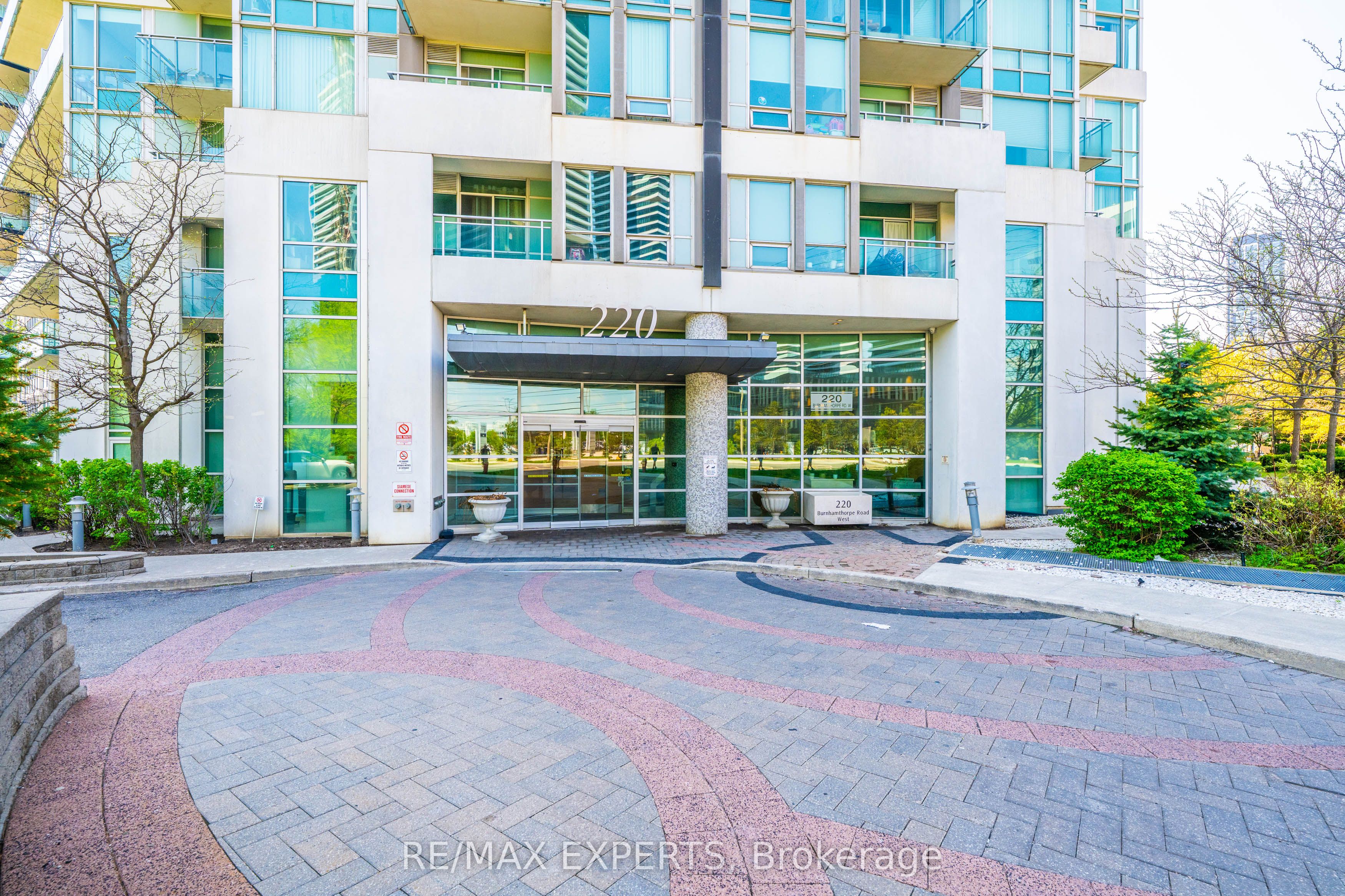 220 Burnhamthorpe Road 401