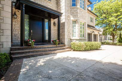 16 Flatbush Avenue Vaughan ON L4L 8K3