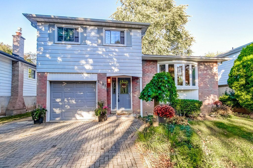 1485 Newlands Crescent