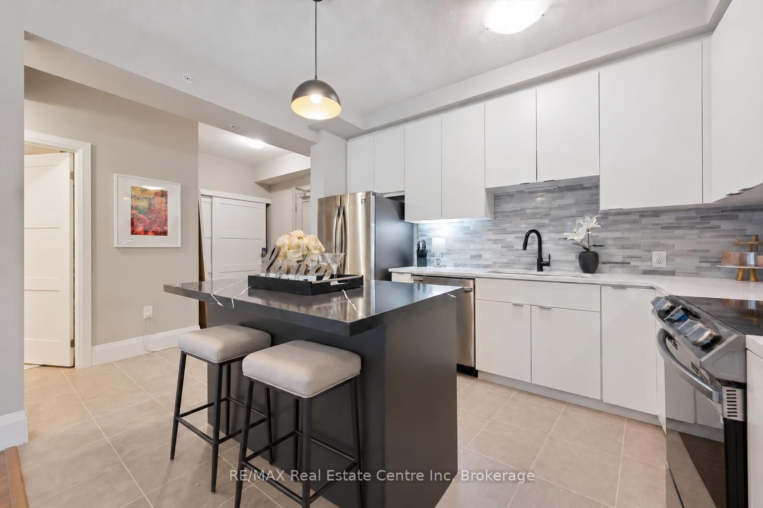 73 ARTHUR Street S 807