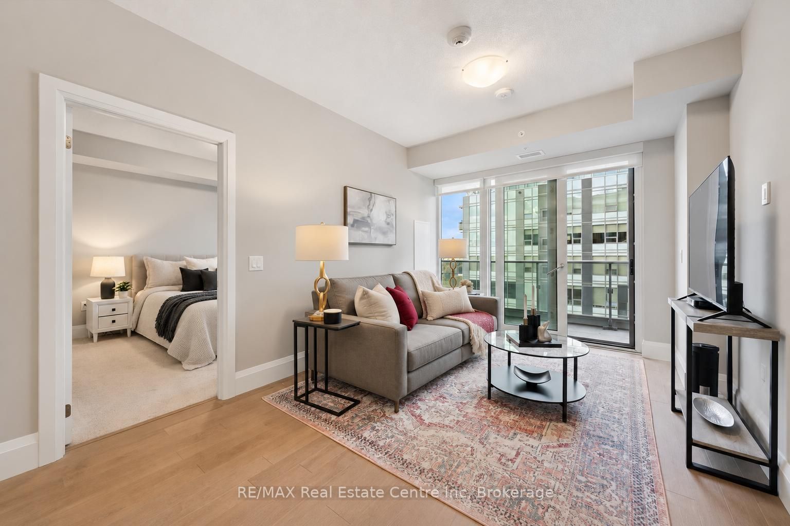 73 ARTHUR Street S 807