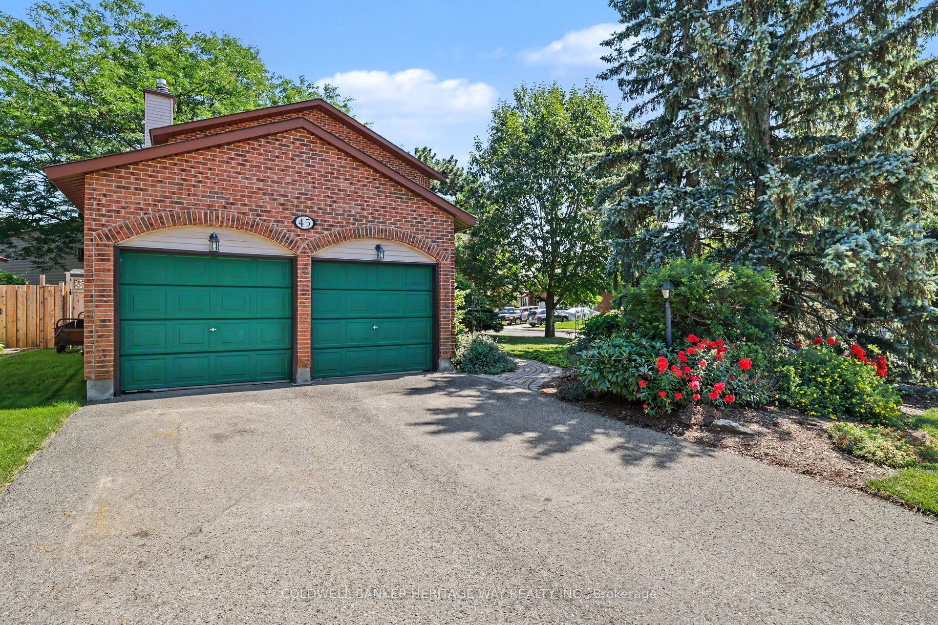 45 Shadetree Crescent