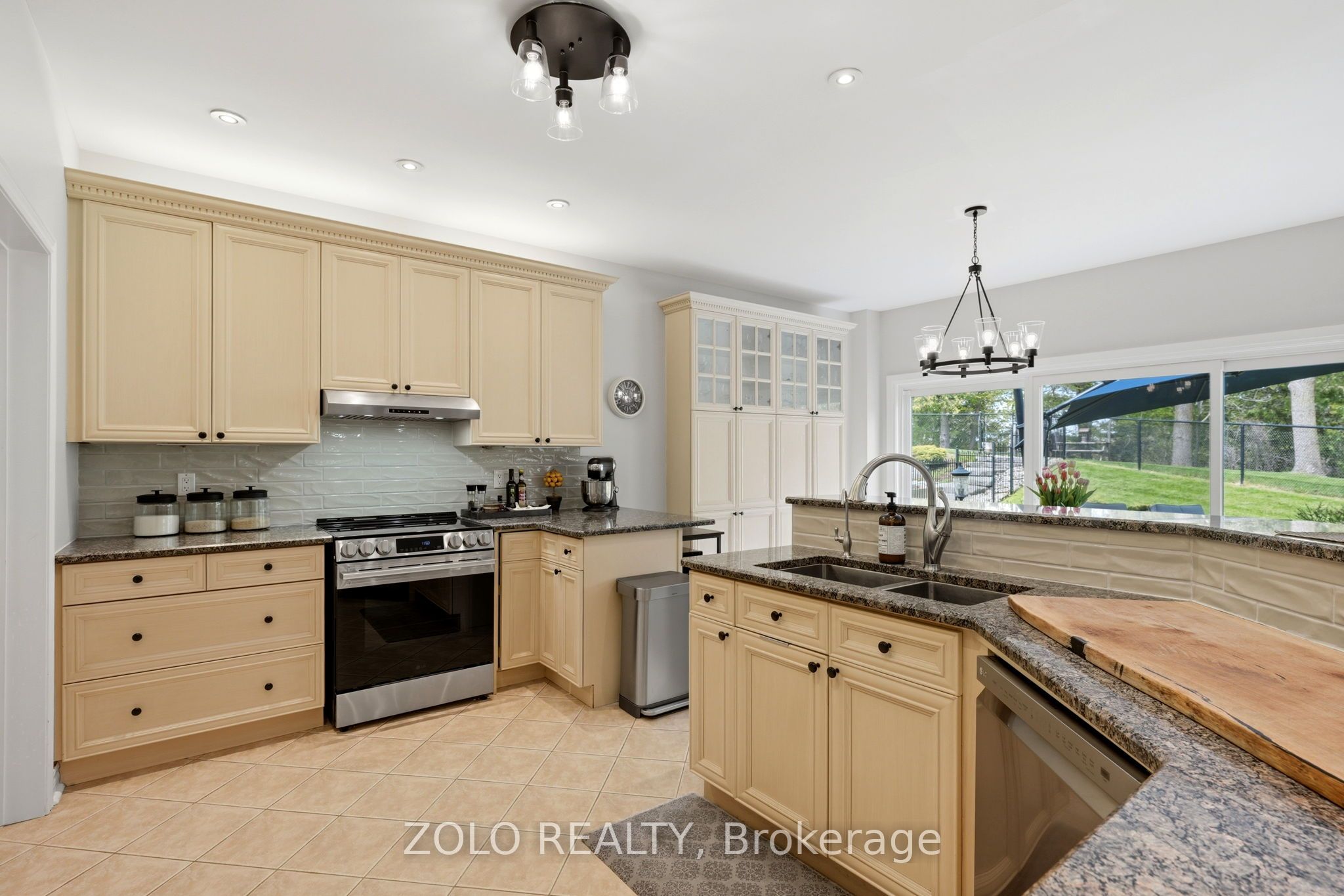 86 North Ridge Crescent