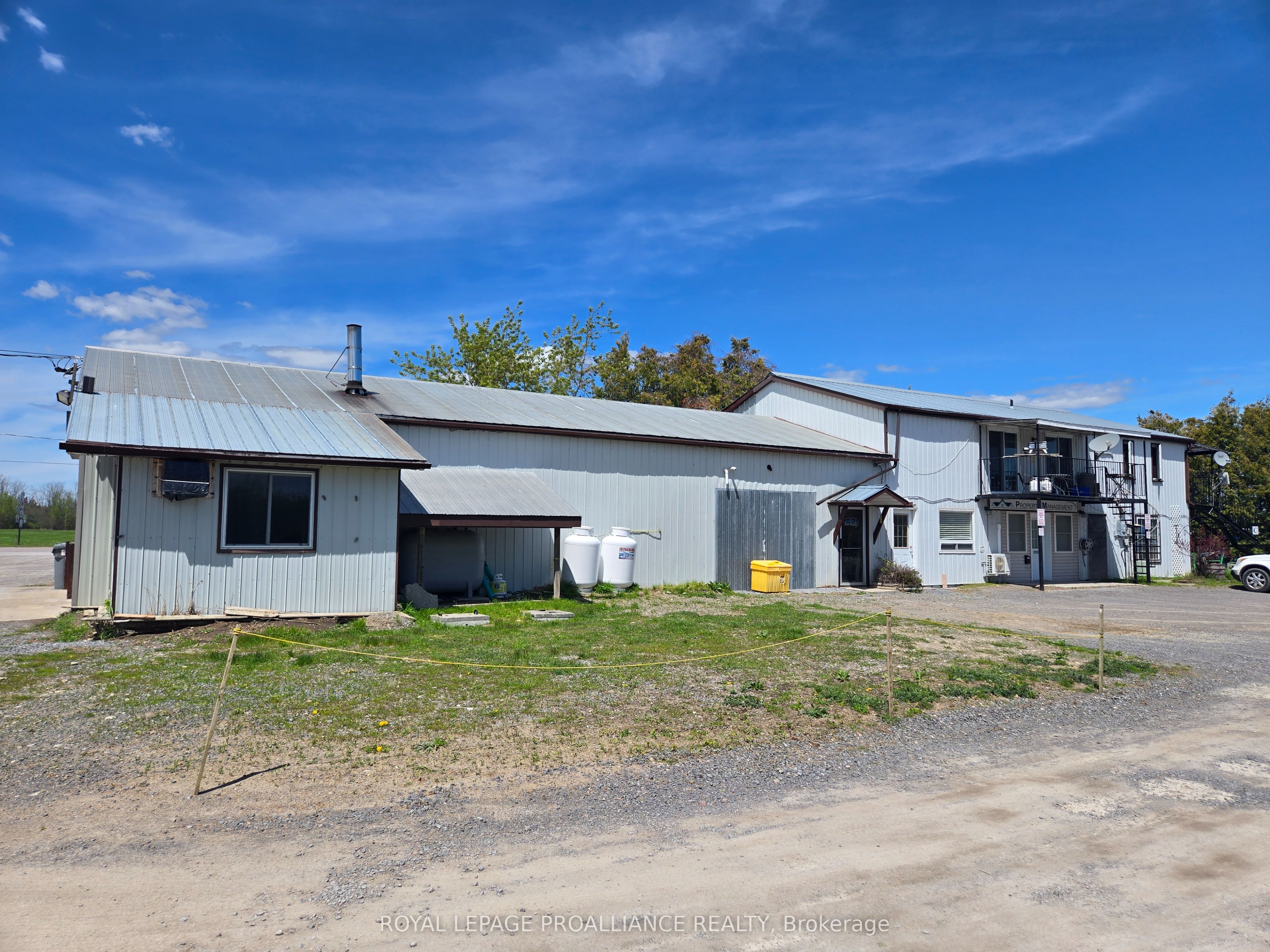 323 Dundas Street E
