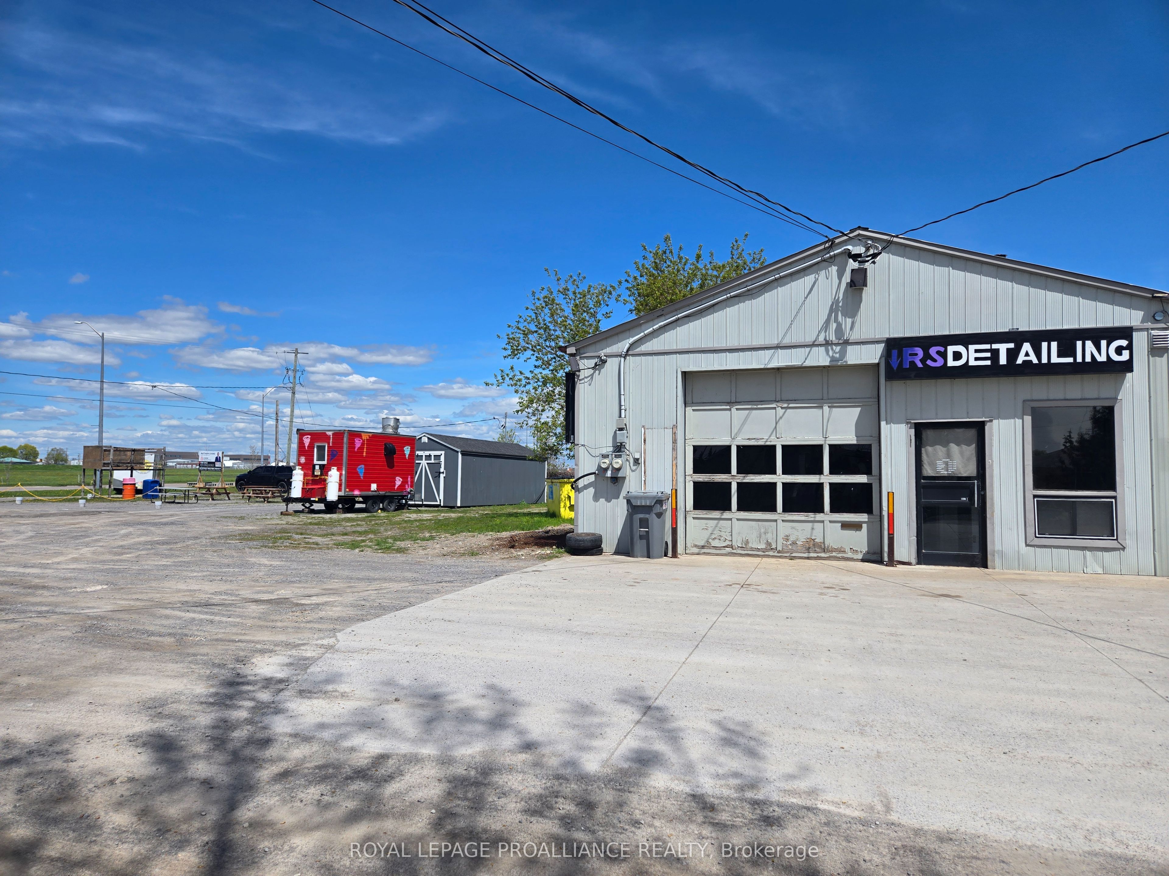 323 Dundas Street E