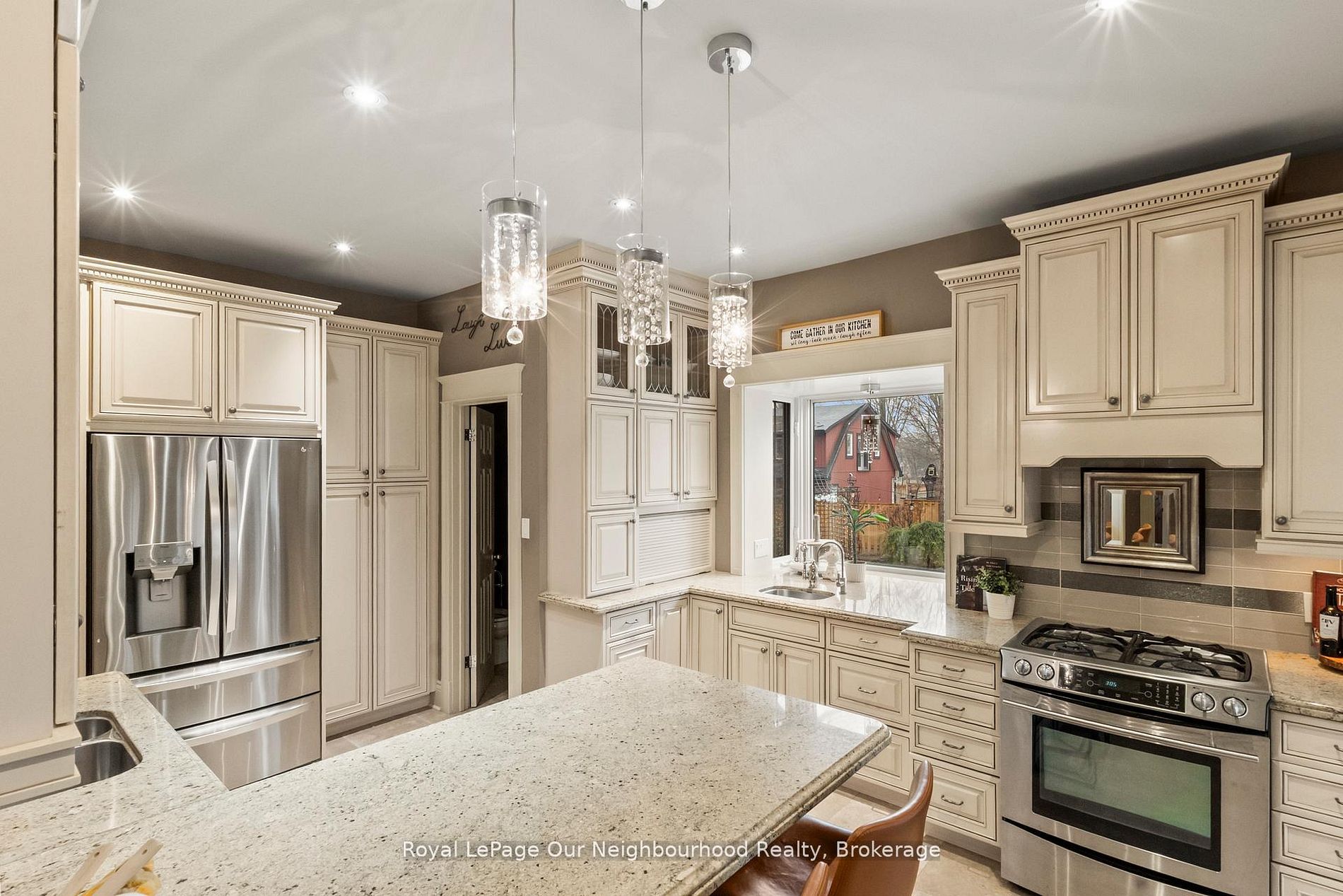305 Trent Street W