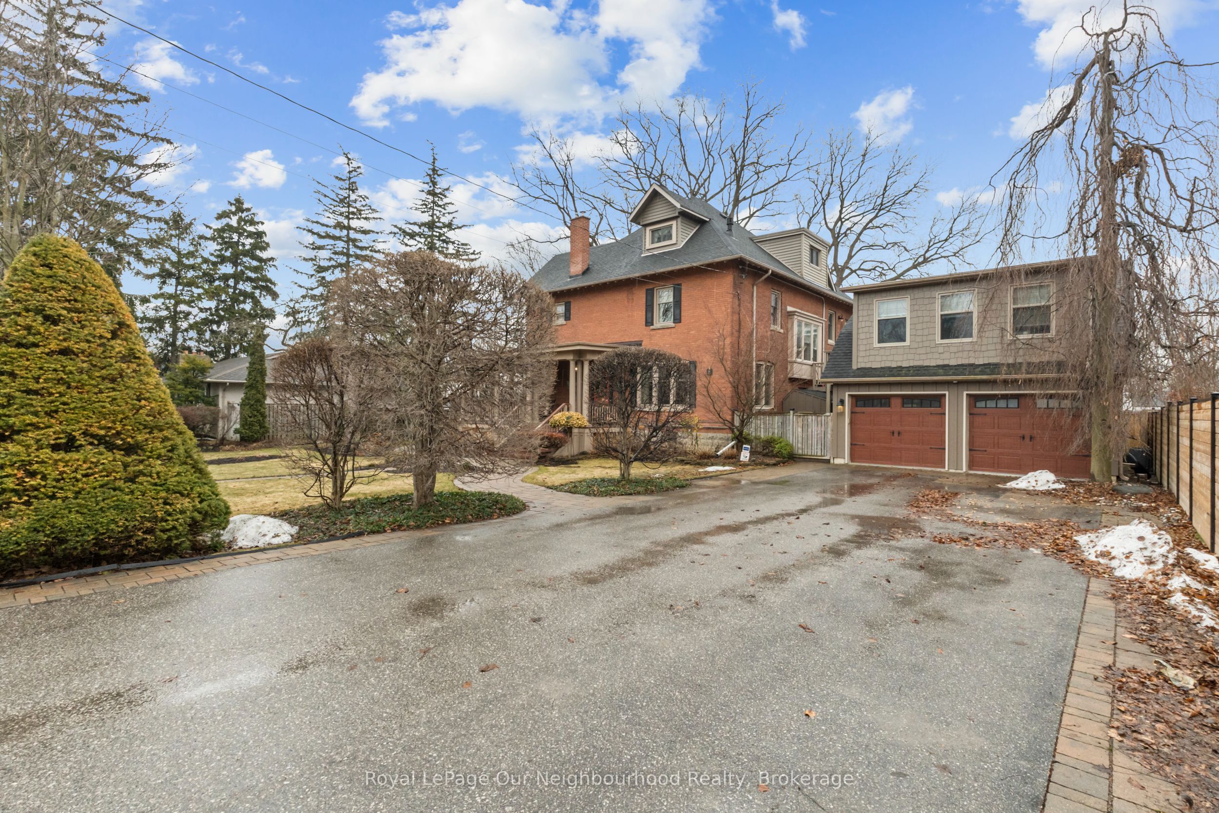 305 Trent Street W