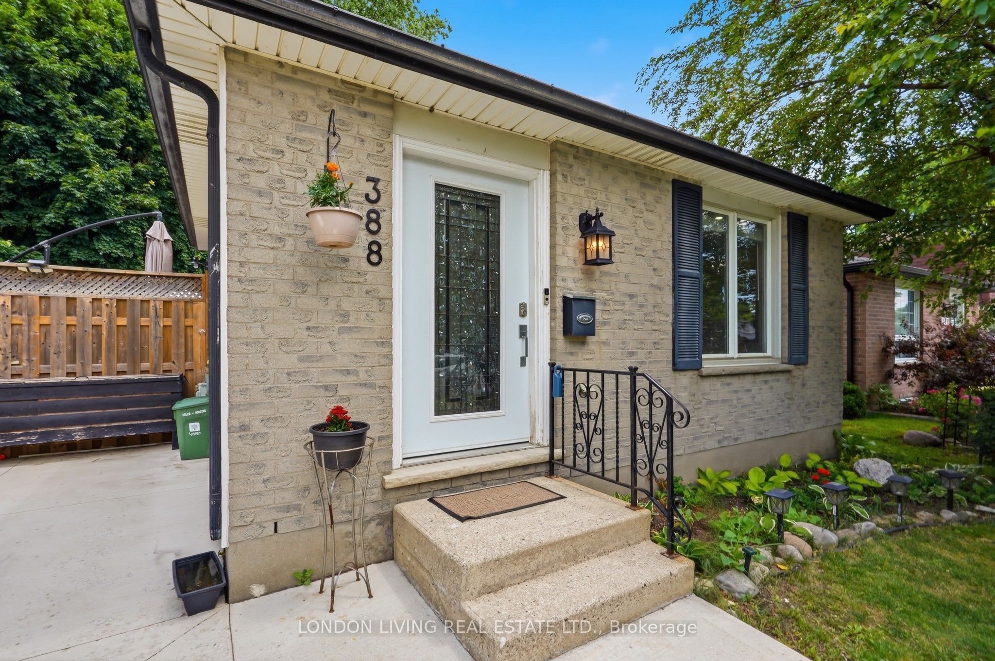388 Deveron Crescent