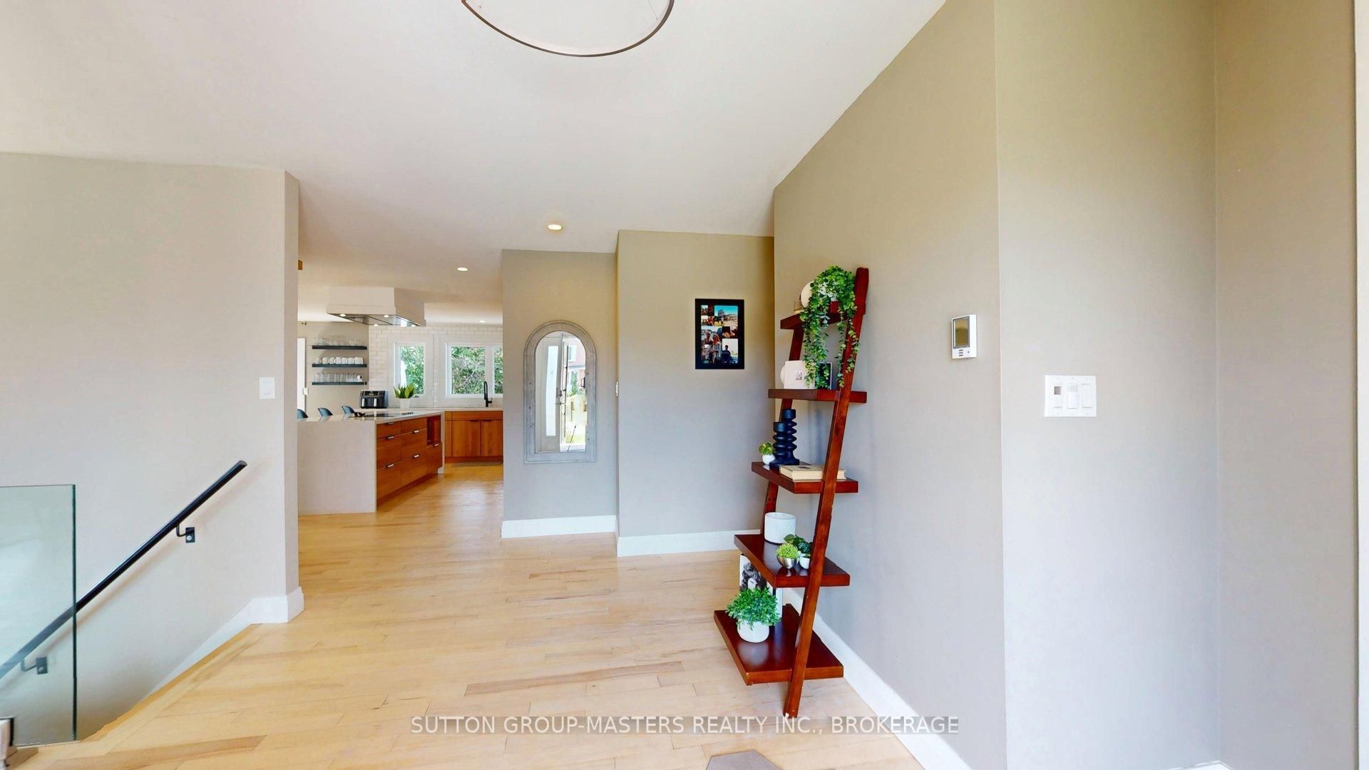 1196 Gladstone Way