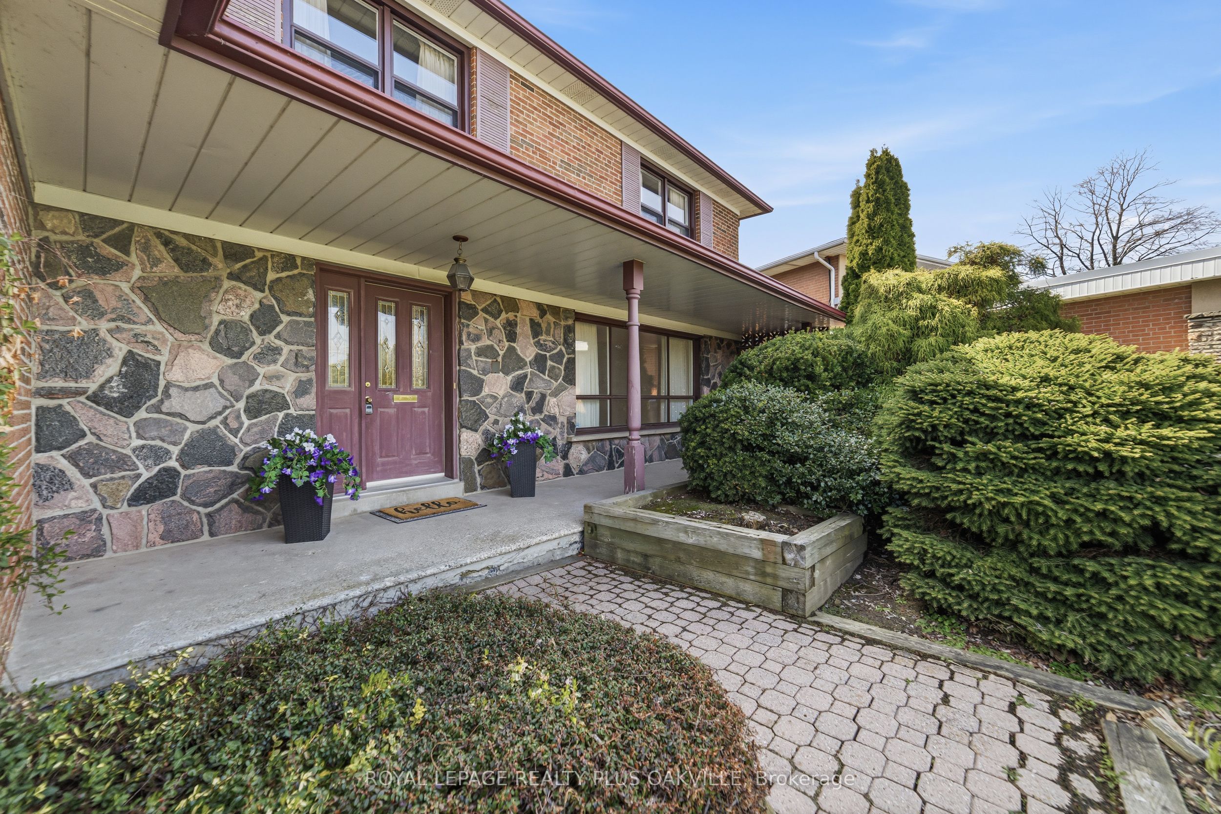 845 Saddle Crescent