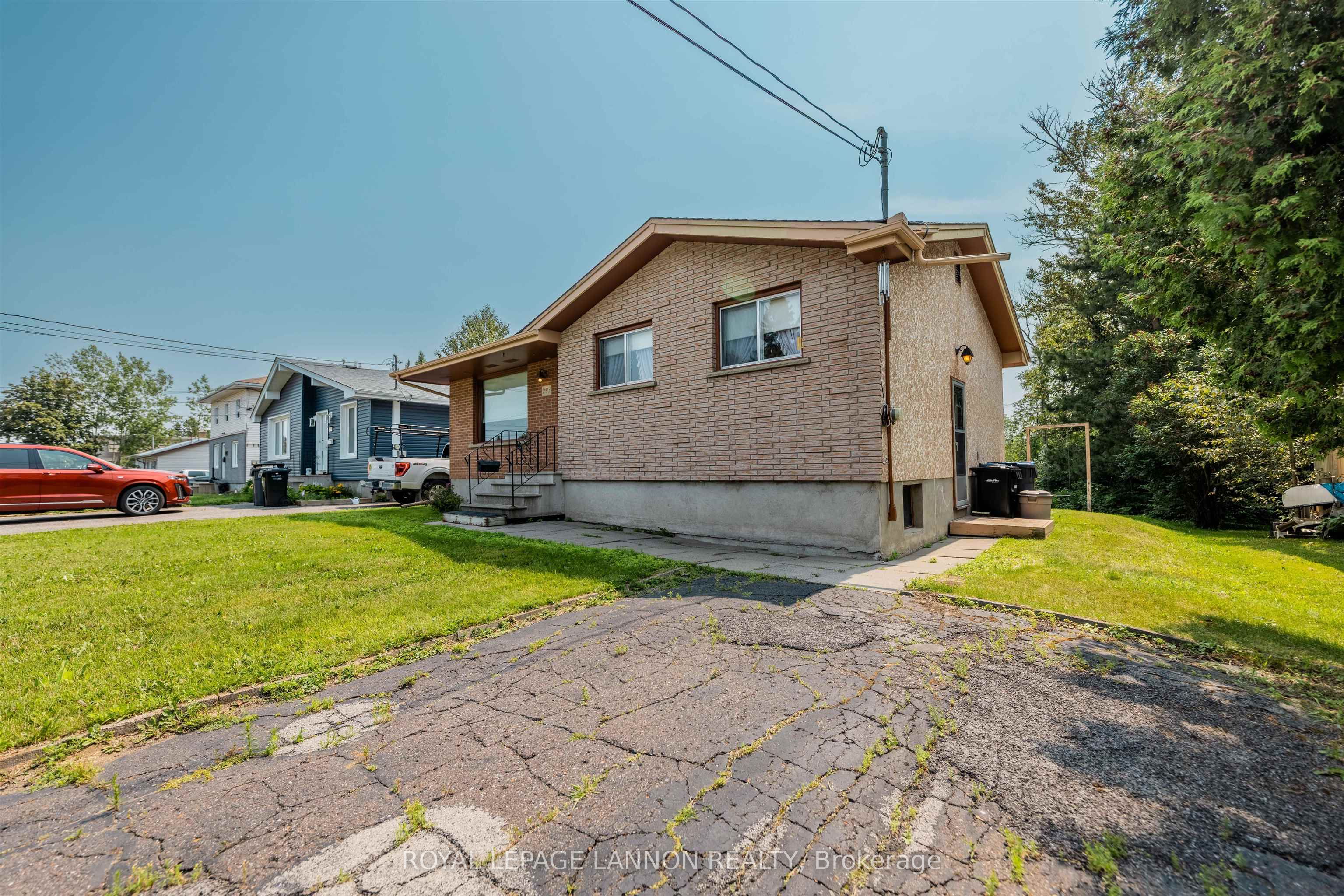 283 CARL Avenue E
