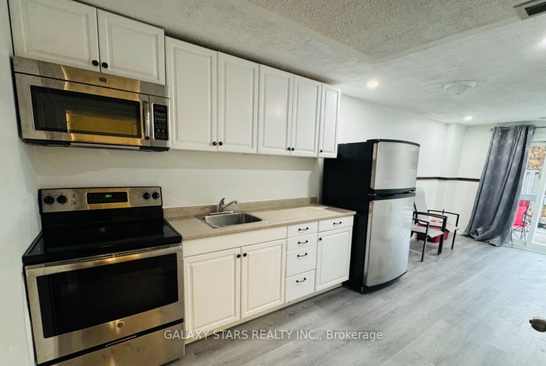 1995 Pine Grove Avenue 26