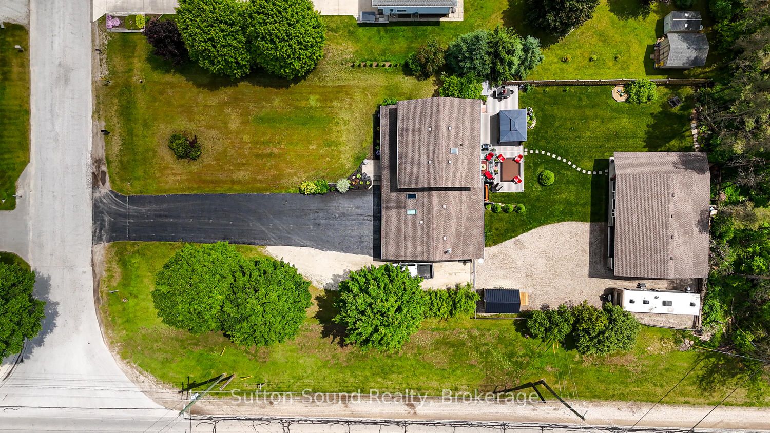 35 Pine Tree Drive