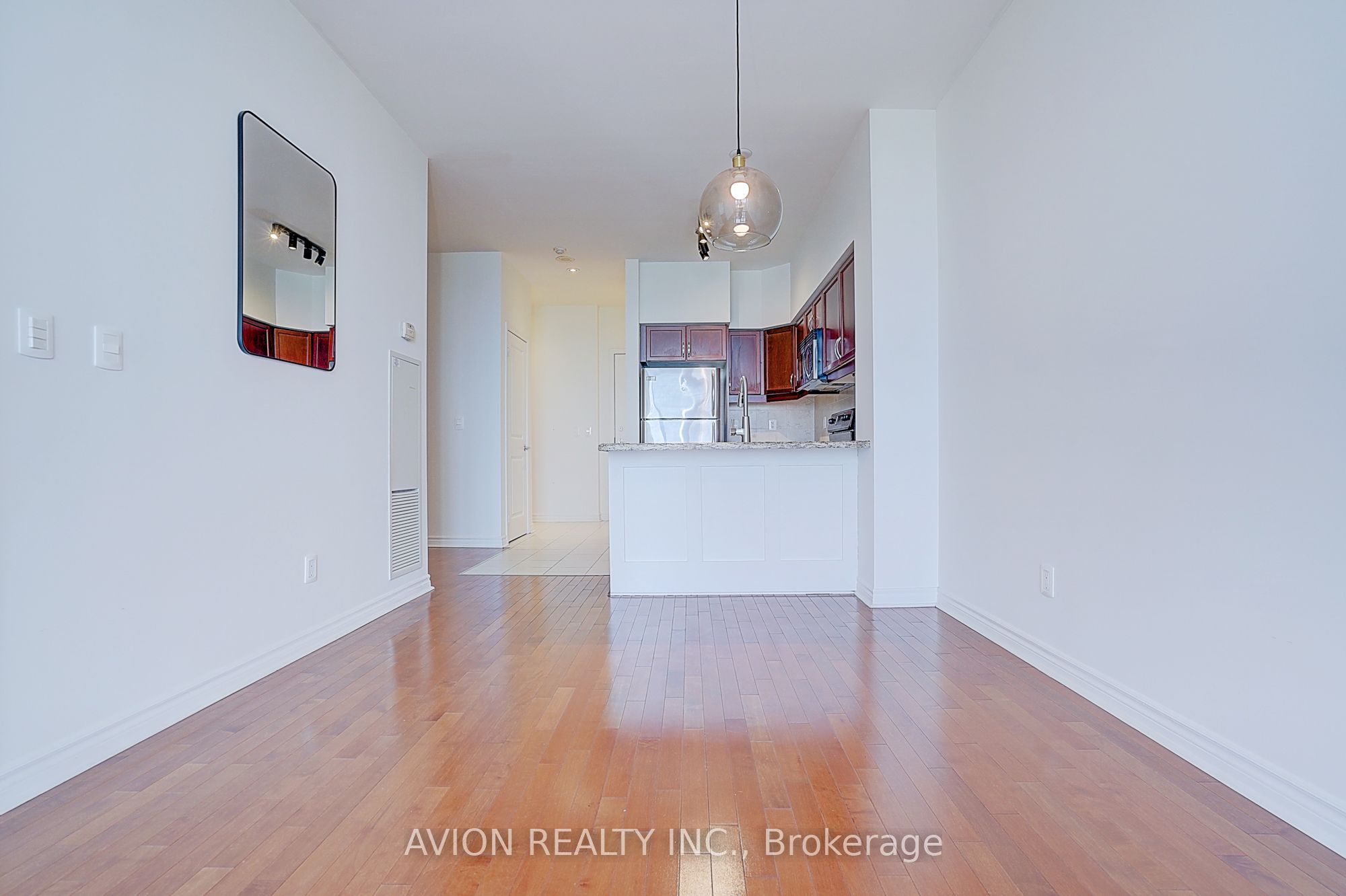 2885 Bayview Avenue 808