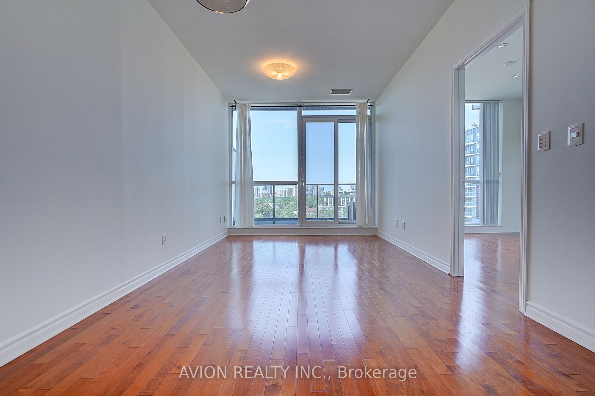 2885 Bayview Avenue 808