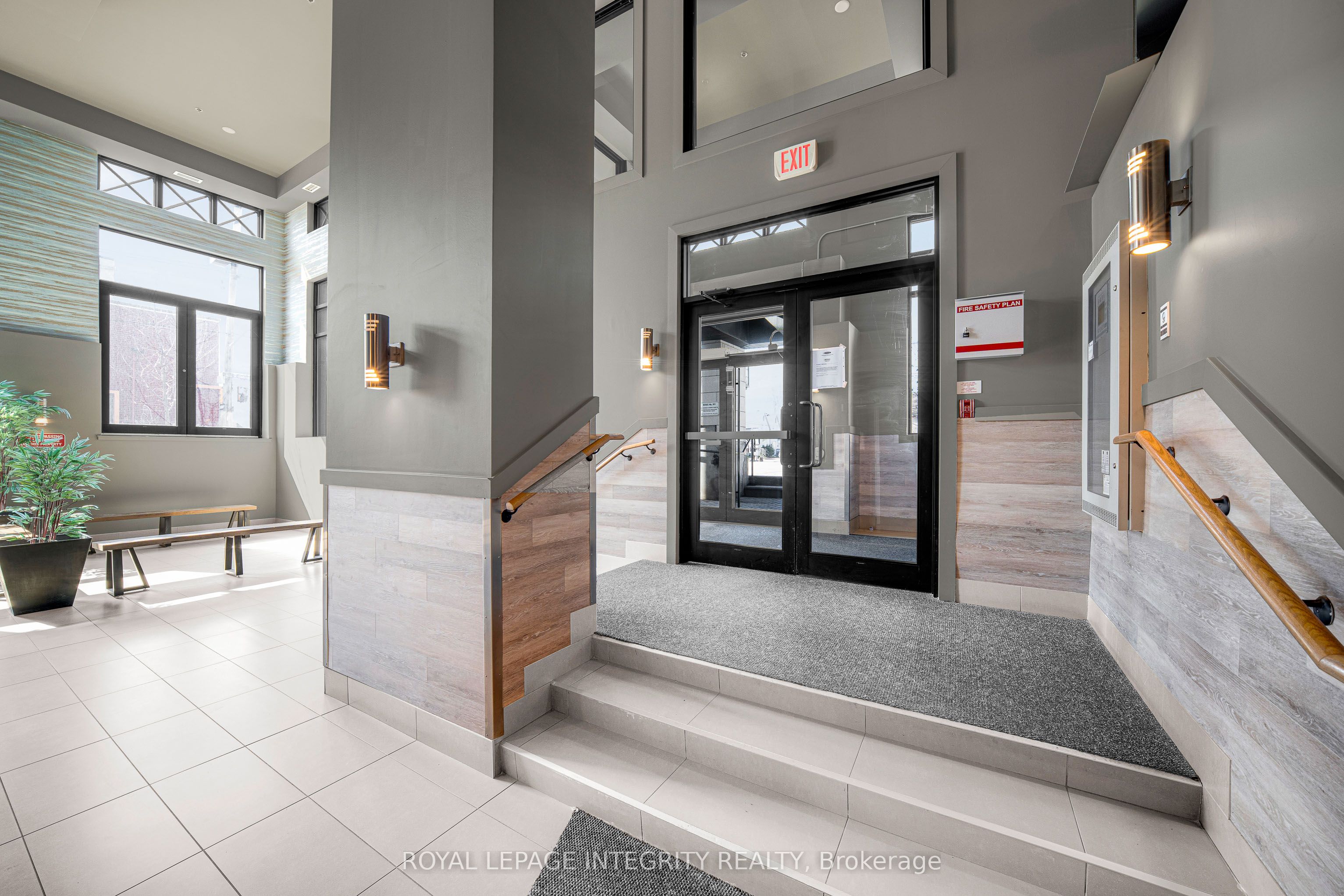 429 Kent Street 320