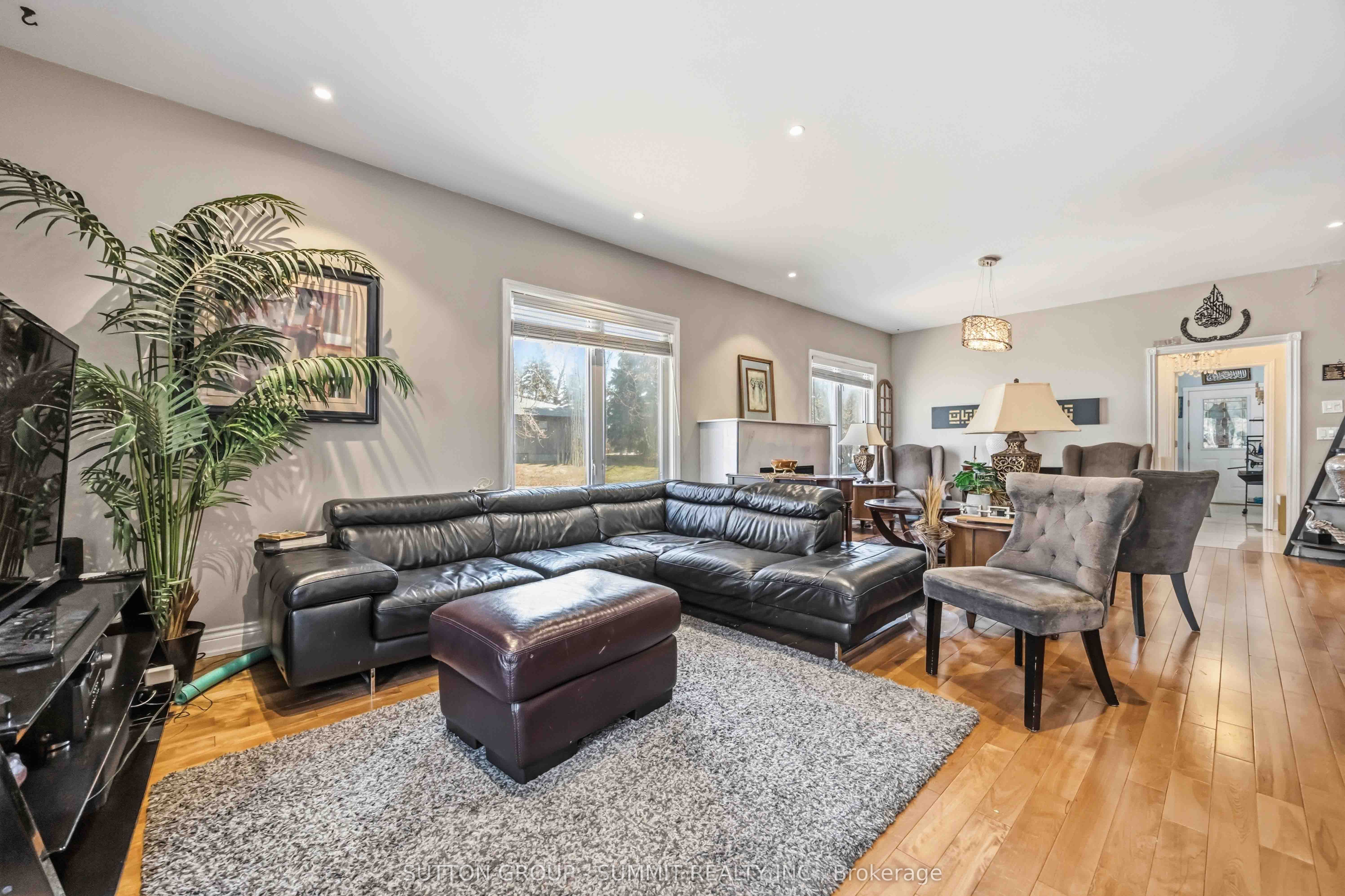 4932 Aurora Road