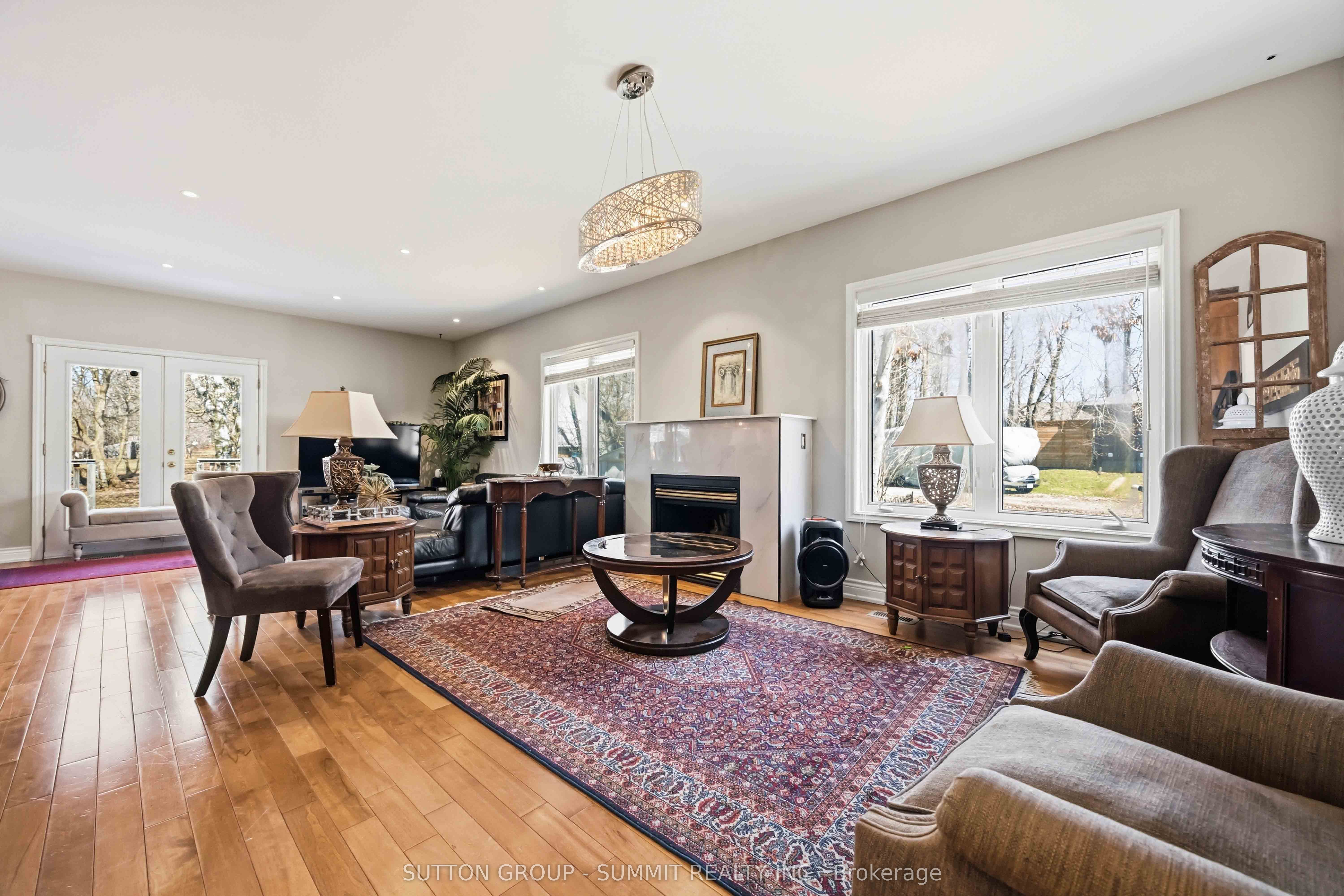 4932 Aurora Road