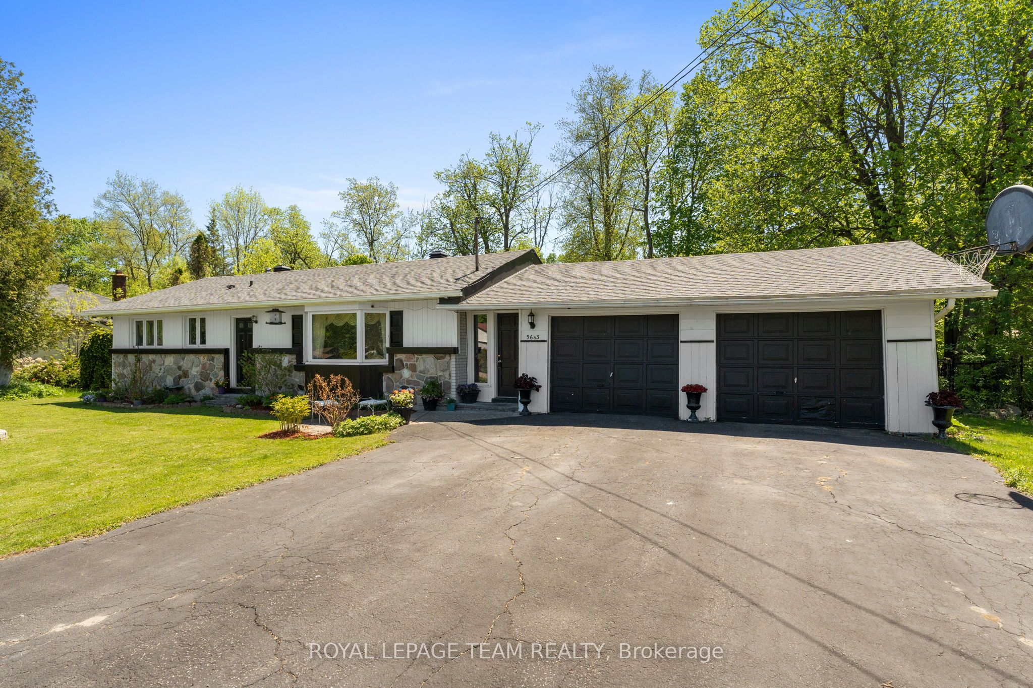 5643 Ficko Crescent