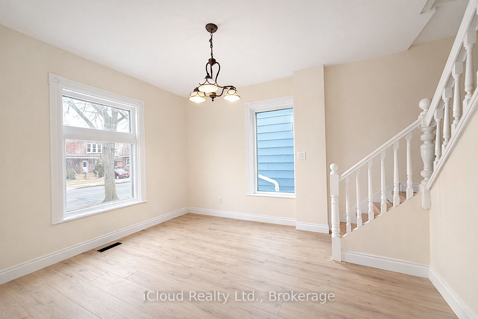 405 Upper Wentworth Street