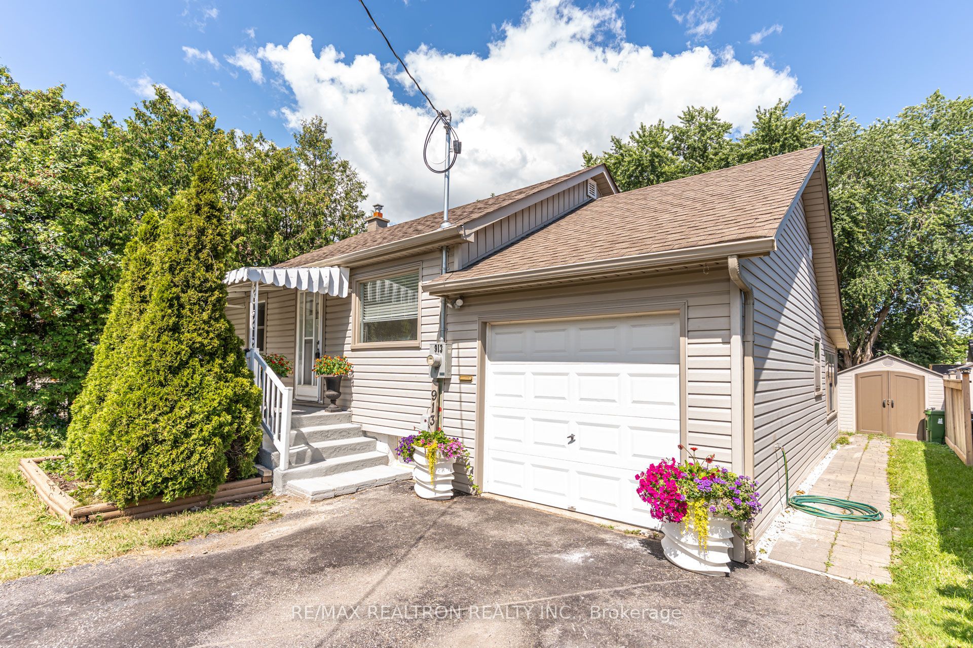 913 Pickering Beach Road