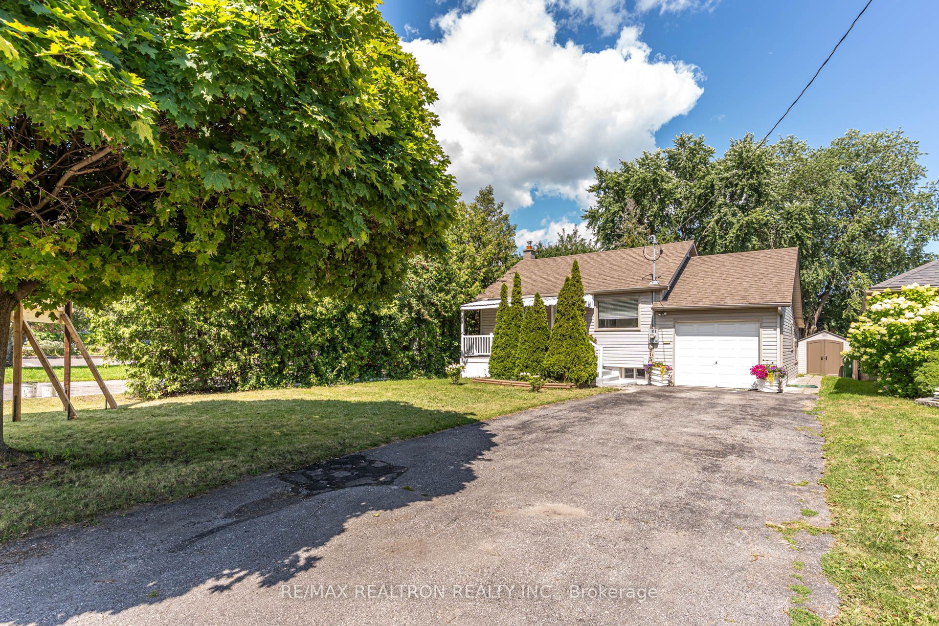 913 Pickering Beach Road