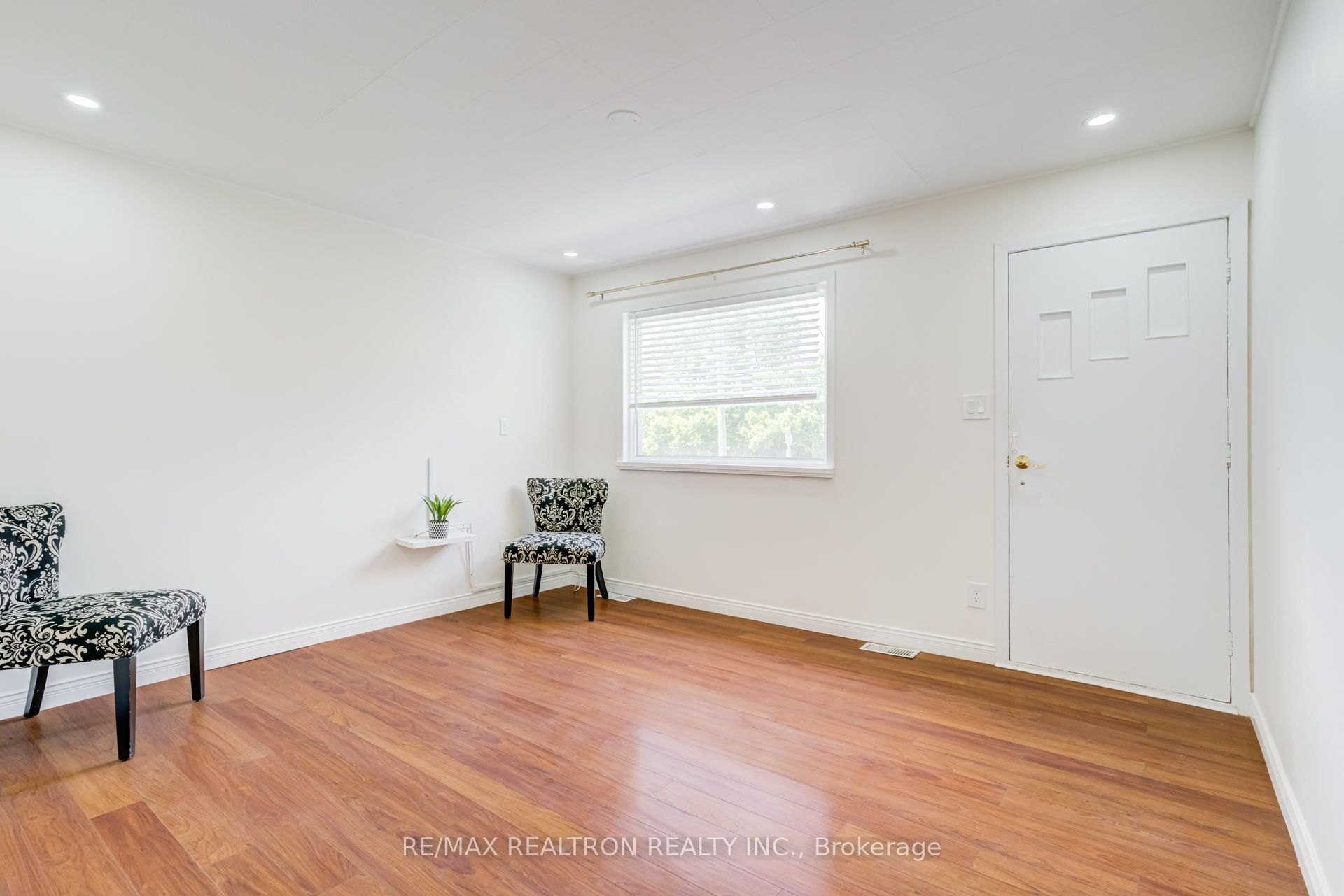 913 Pickering Beach Road