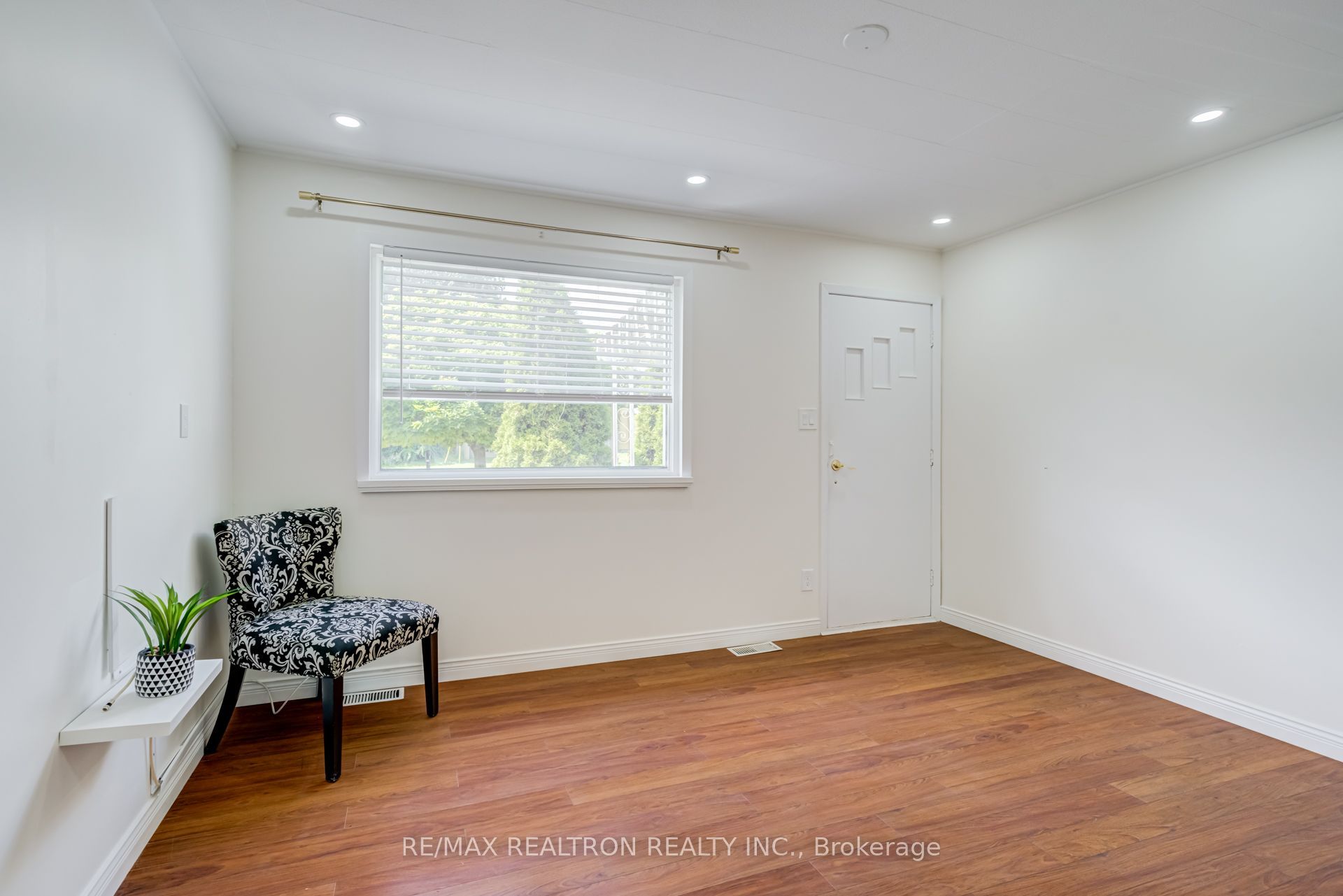 913 Pickering Beach Road