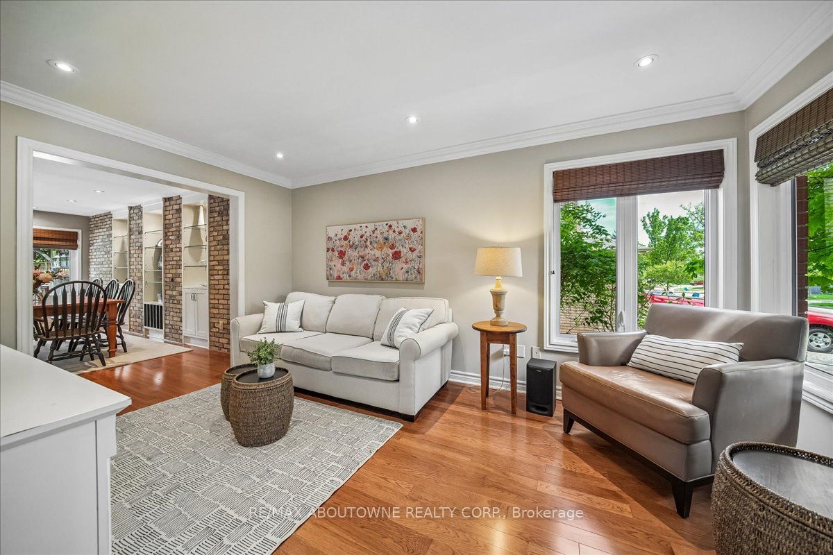 1053 Old Oak Drive