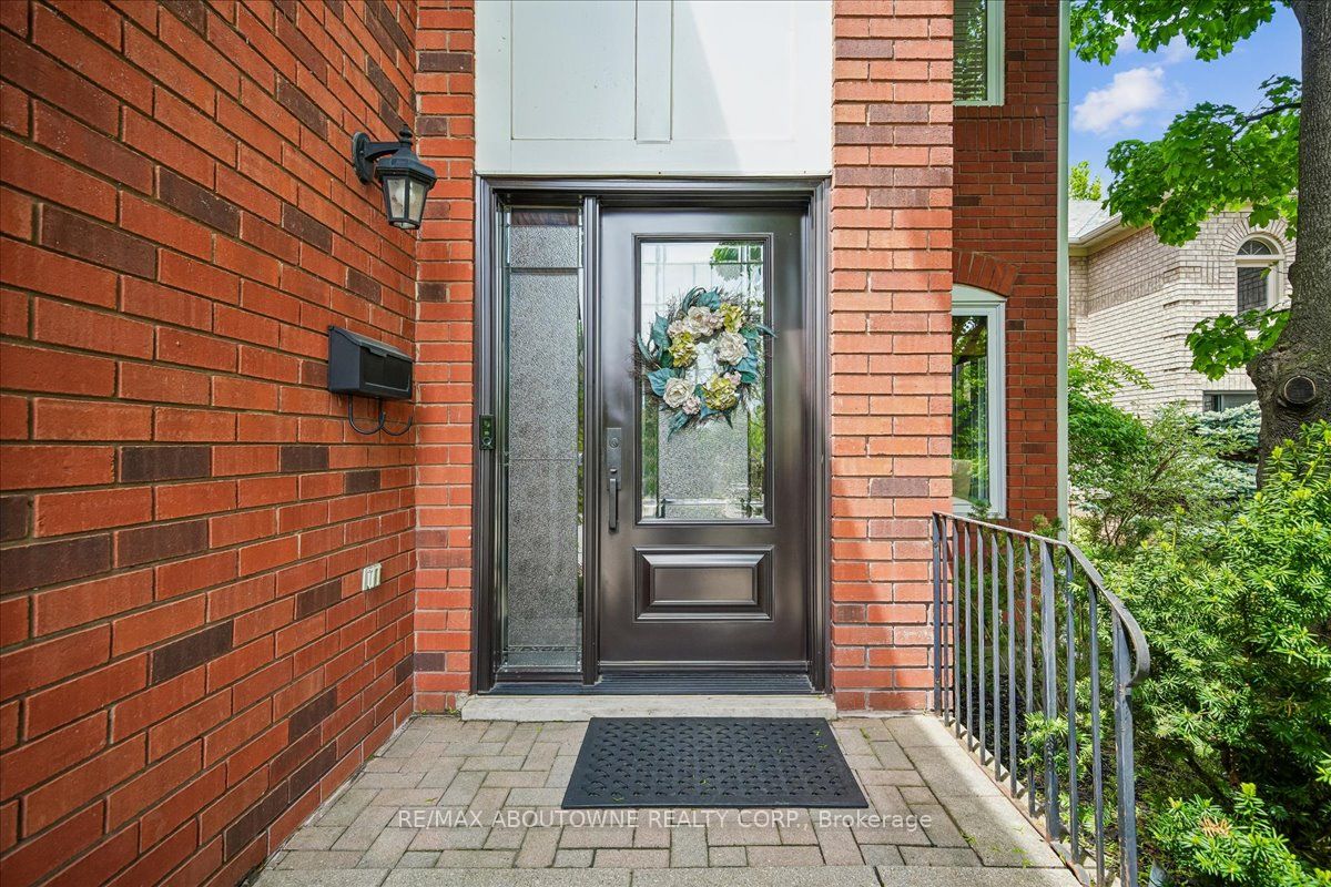 1053 Old Oak Drive