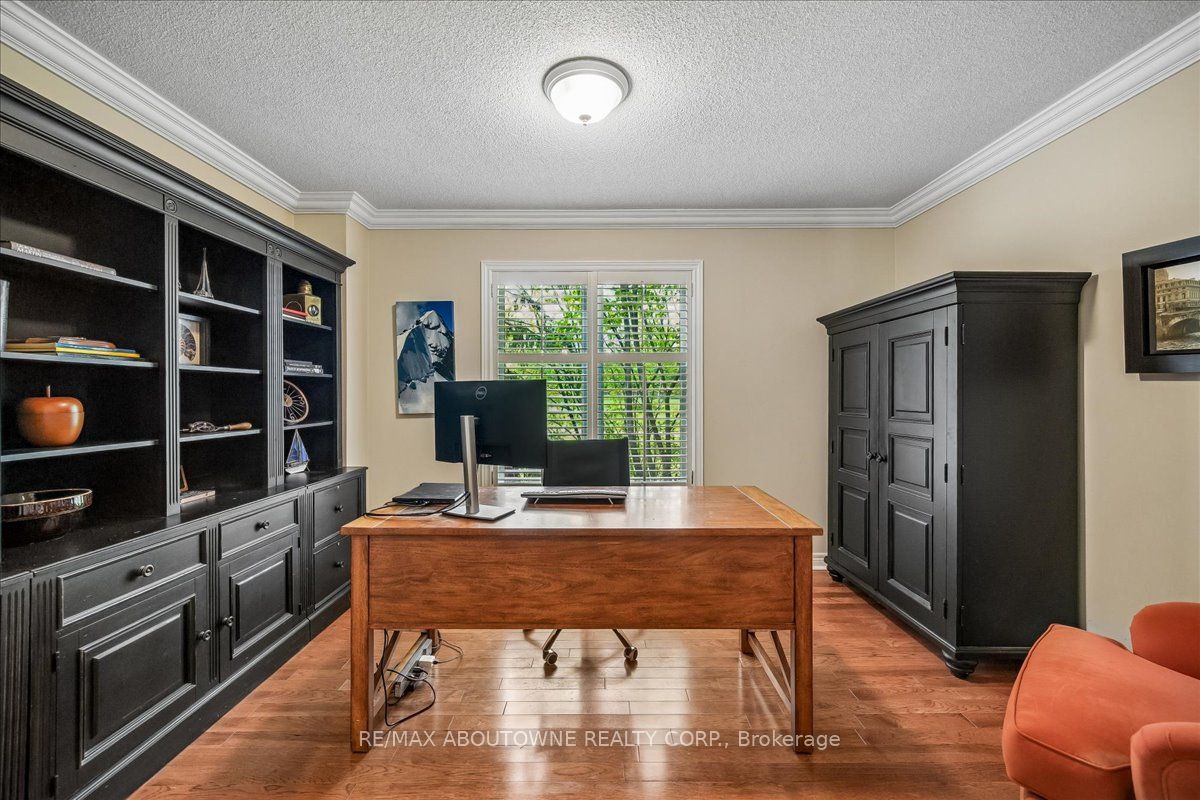 1053 Old Oak Drive