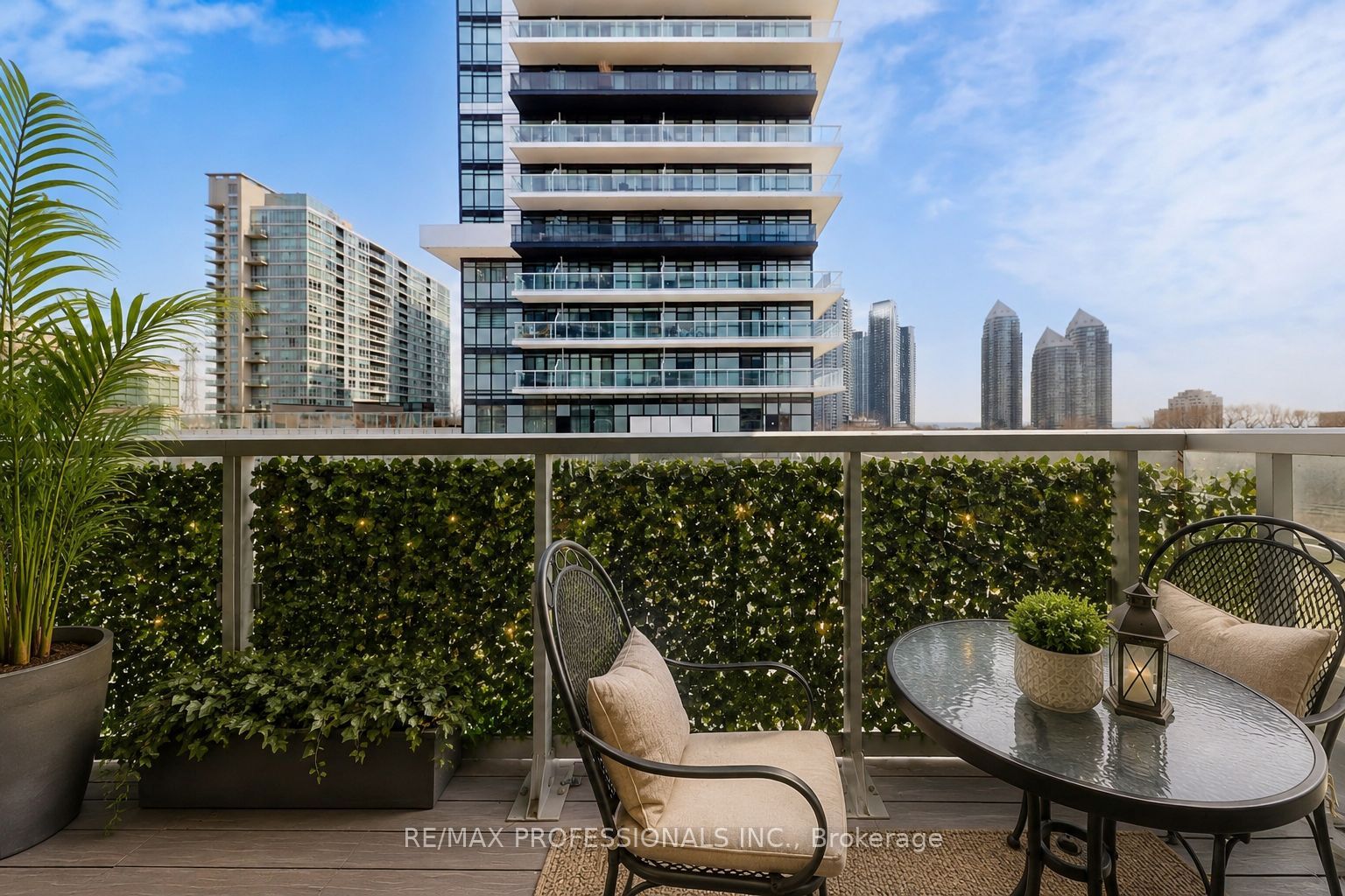 251 Manitoba Street 504