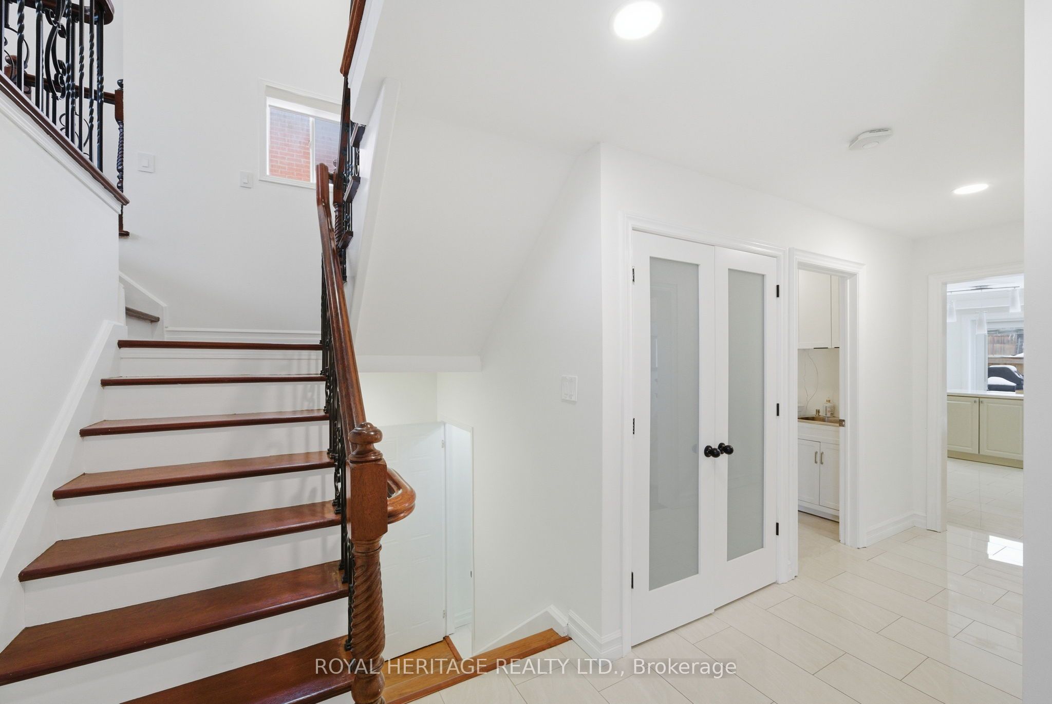 2201 Wildwood Crescent