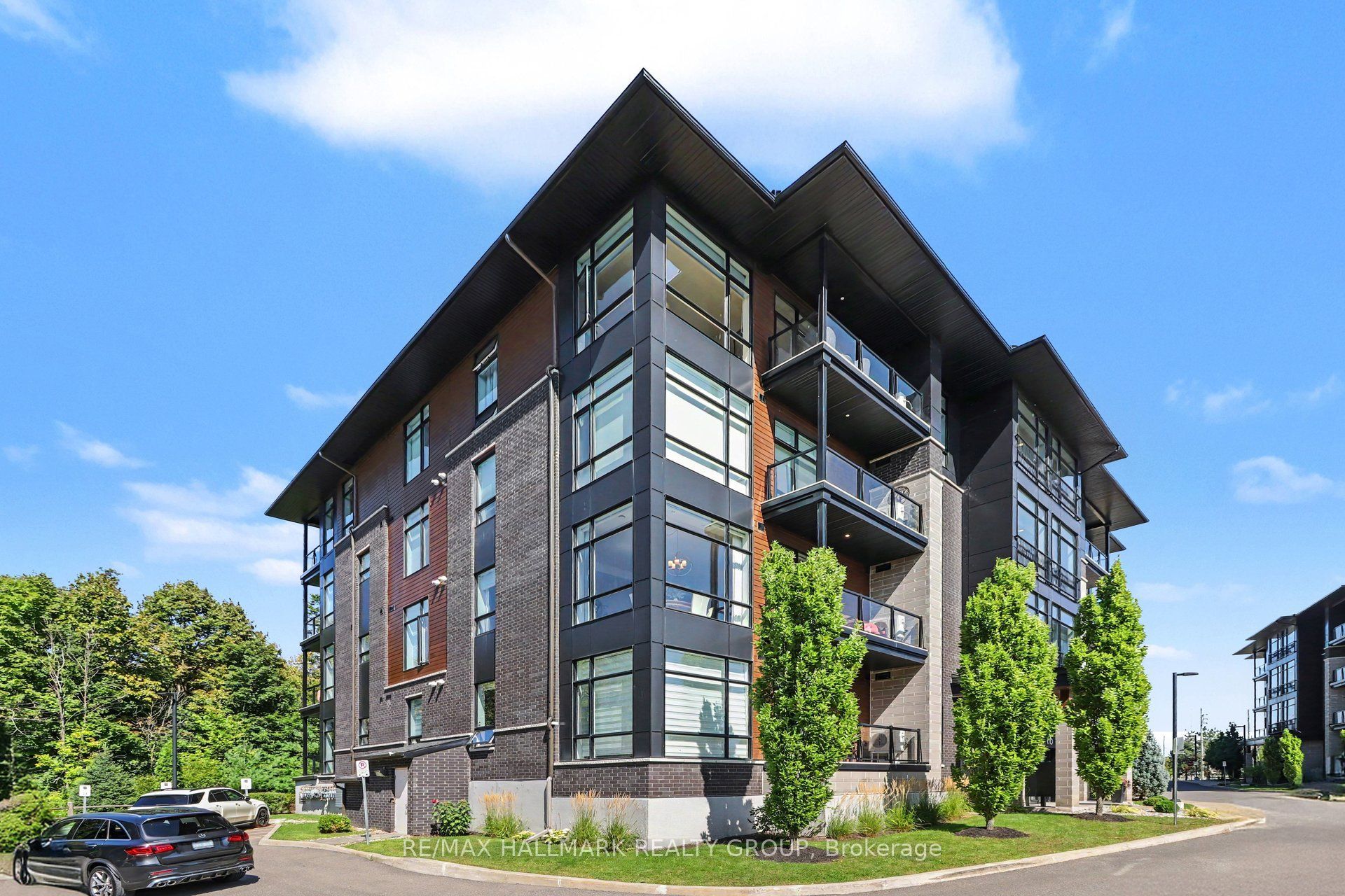 110 Cortile Private 202