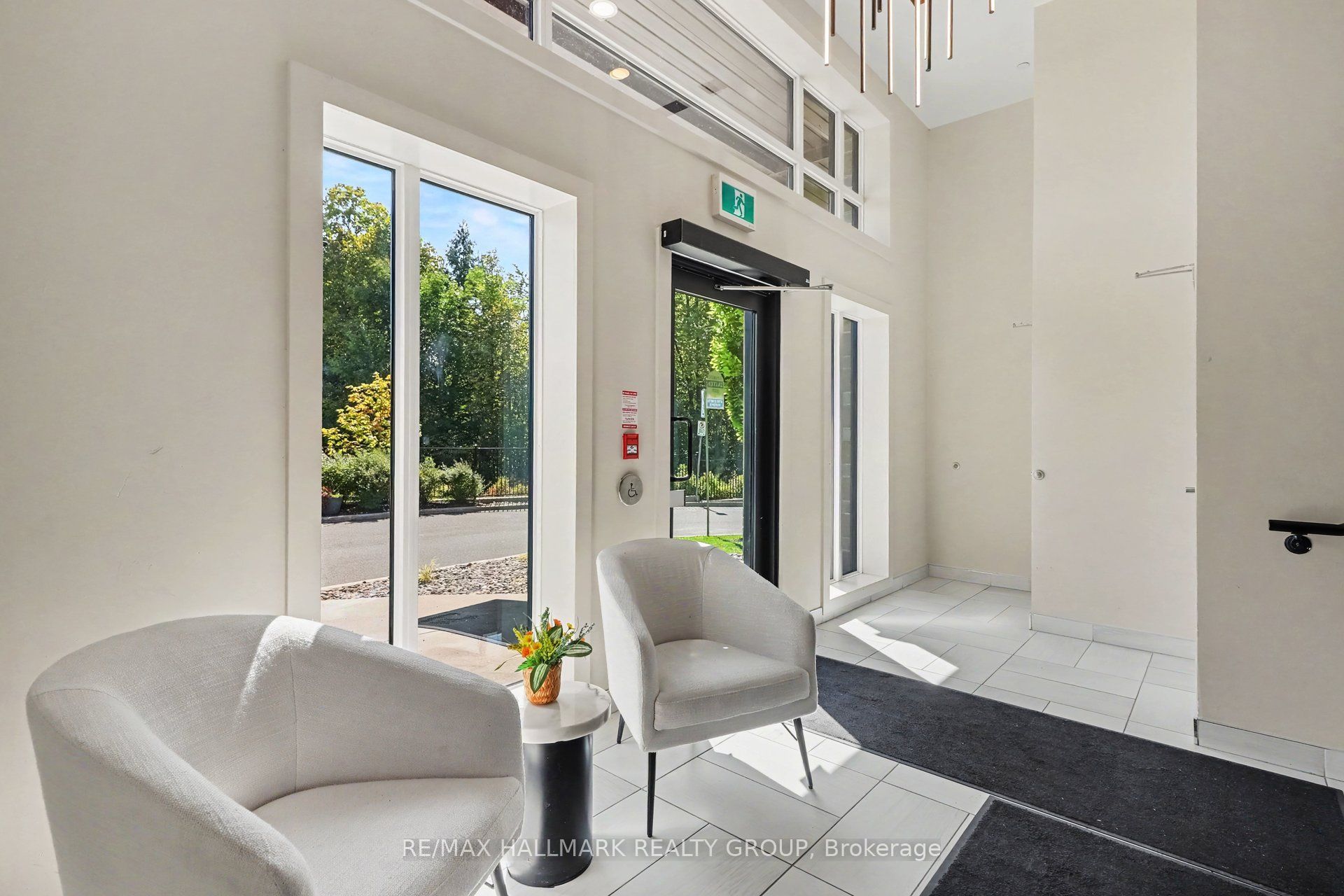 110 Cortile Private 202
