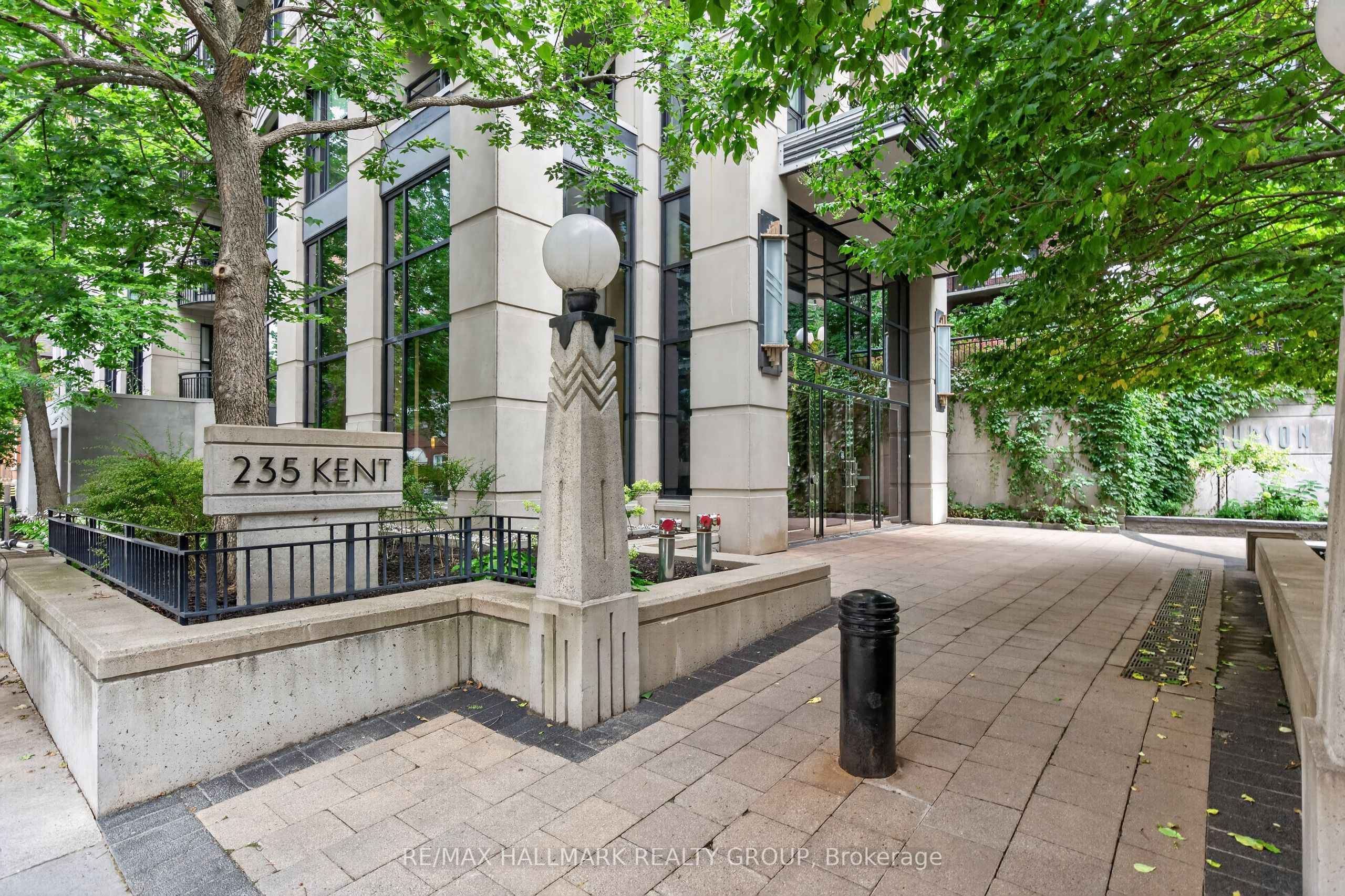 235 Kent Street PH05